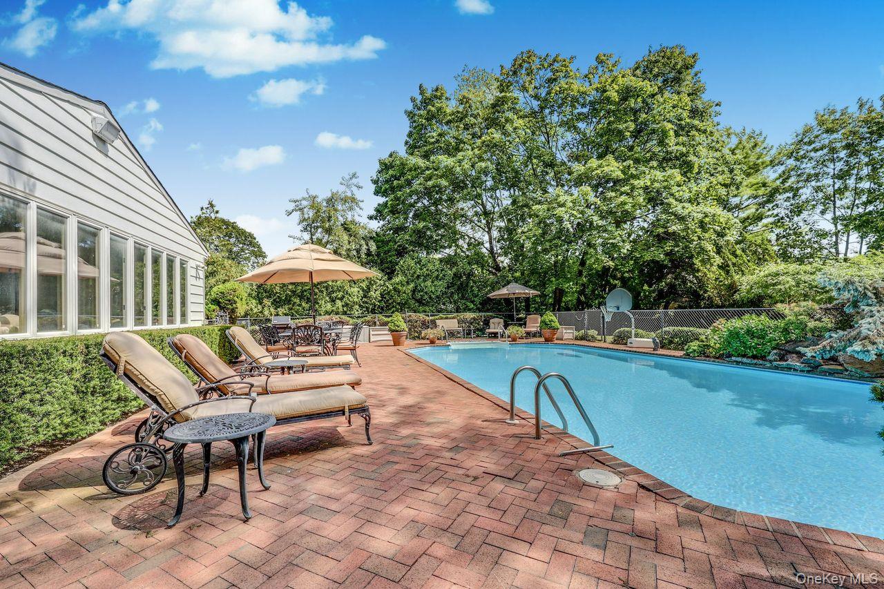 252 Cedar Avenue, Hewlett Bay Park, NY 11557