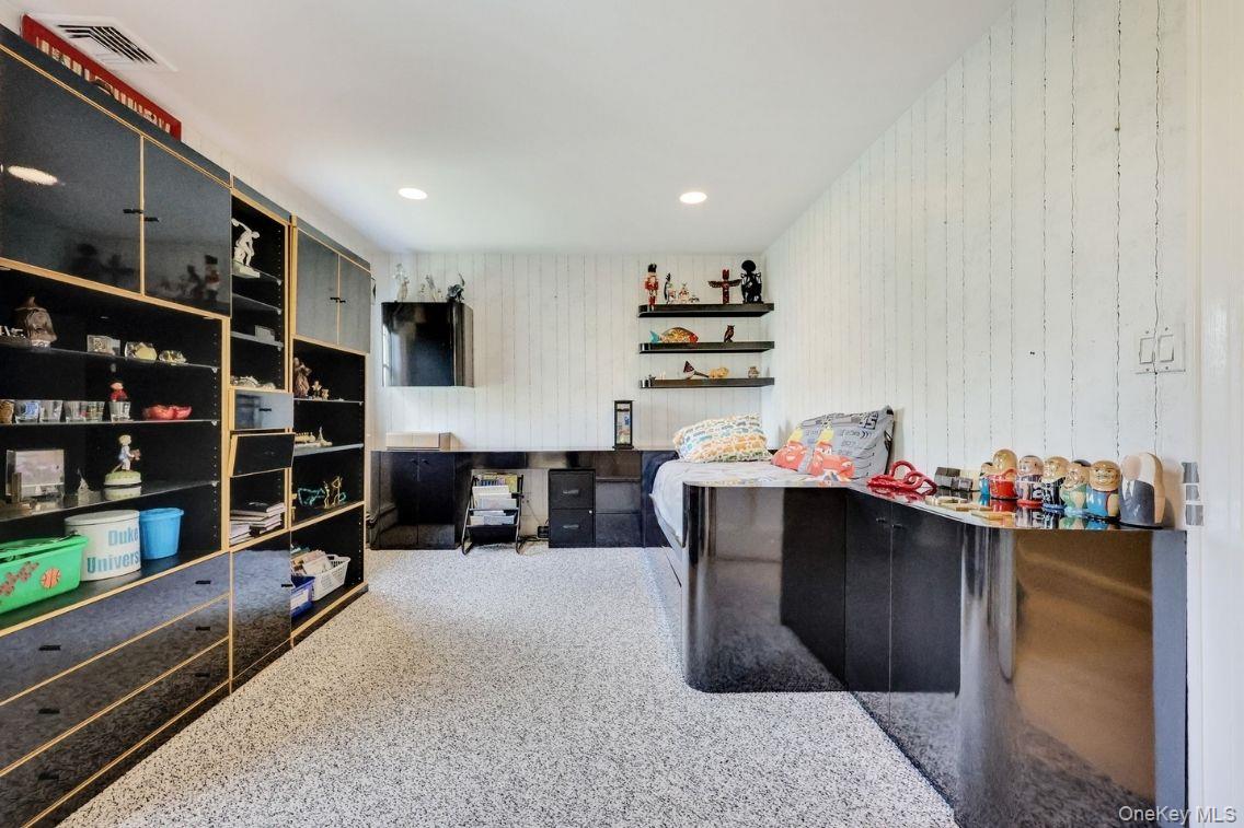 252 Cedar Avenue, Hewlett Bay Park, NY 11557