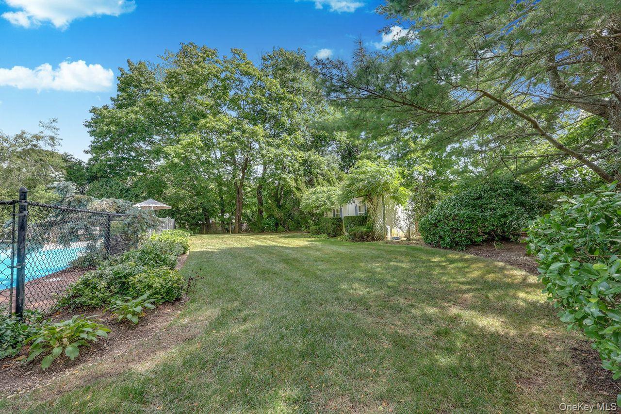 252 Cedar Avenue, Hewlett Bay Park, NY 11557