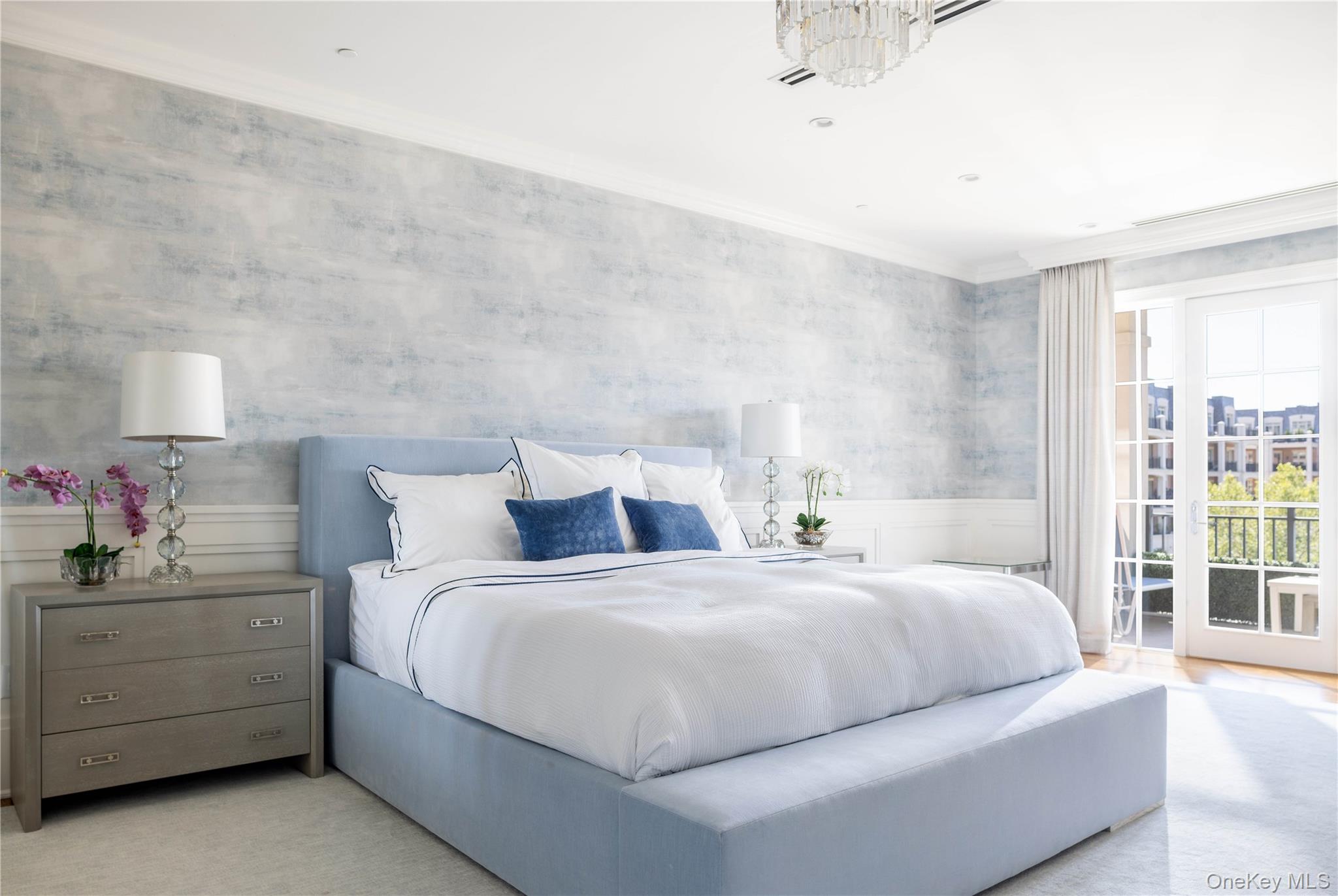 2000 Royal Court # 2105/2103, North Hills, NY 11040