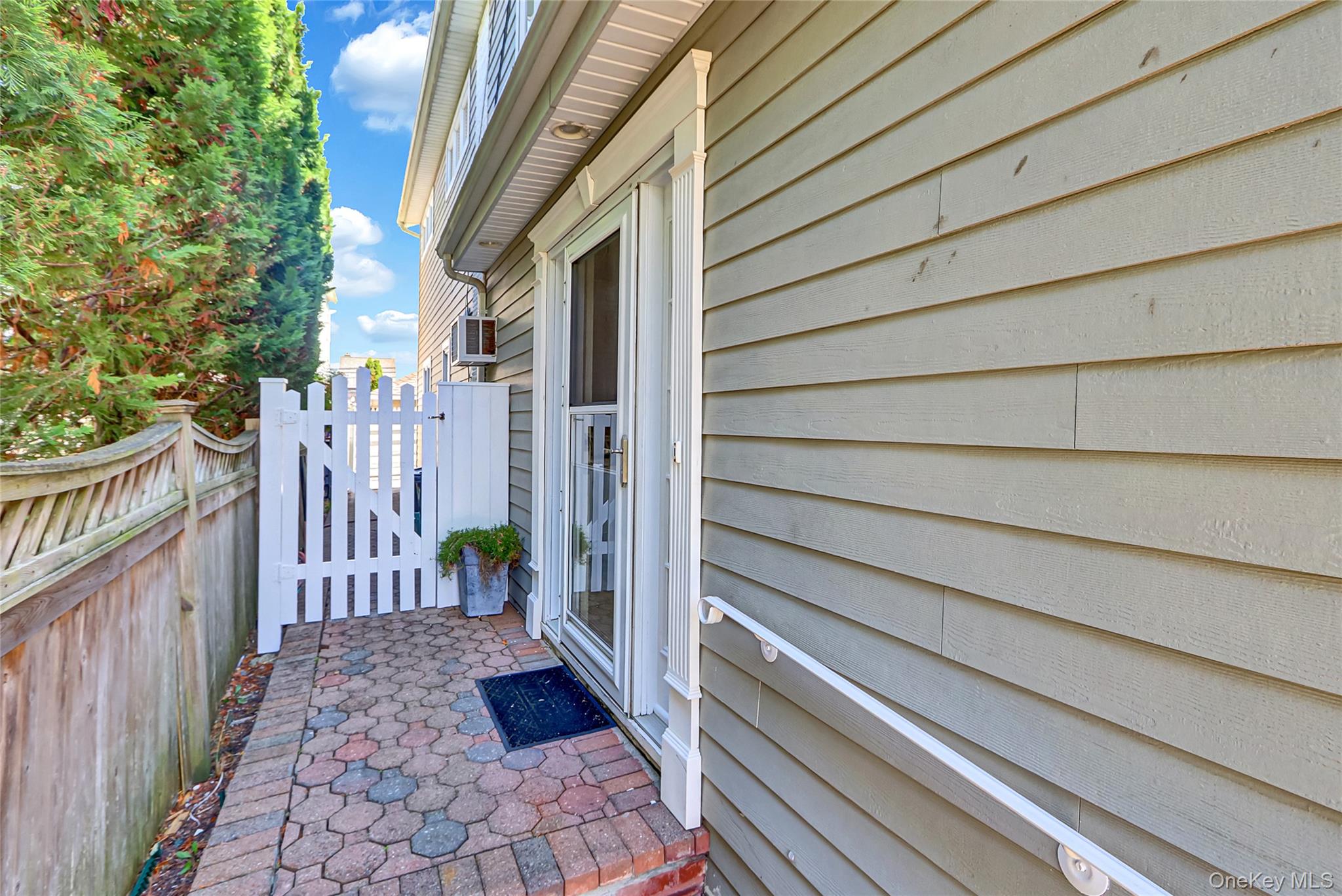 60 Baldwin Avenue, Point Lookout, NY 11569