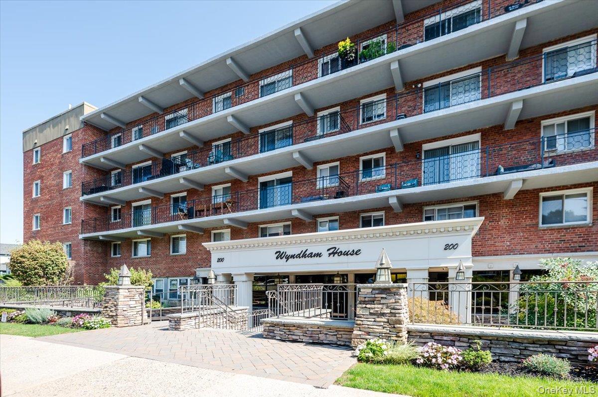 200 Atlantic Avenue # 330, Lynbrook, NY 11563