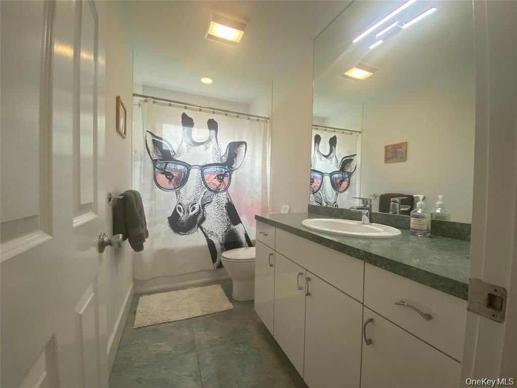 19 W End Avenue, East Quogue, NY 11942