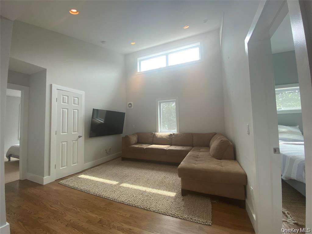 19 W End Avenue, East Quogue, NY 11942