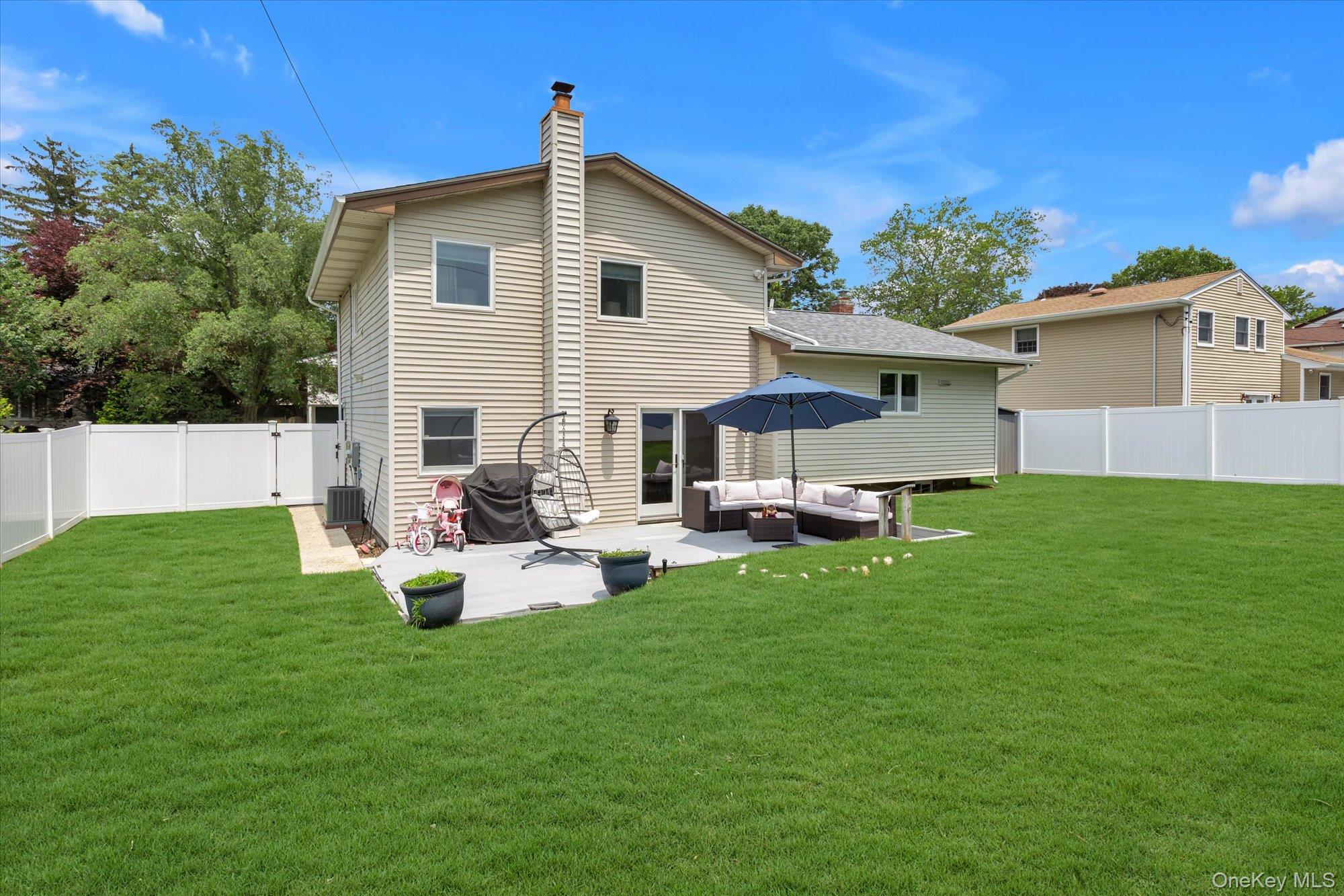 18 Catherwood Crescent, Melville, NY 11747