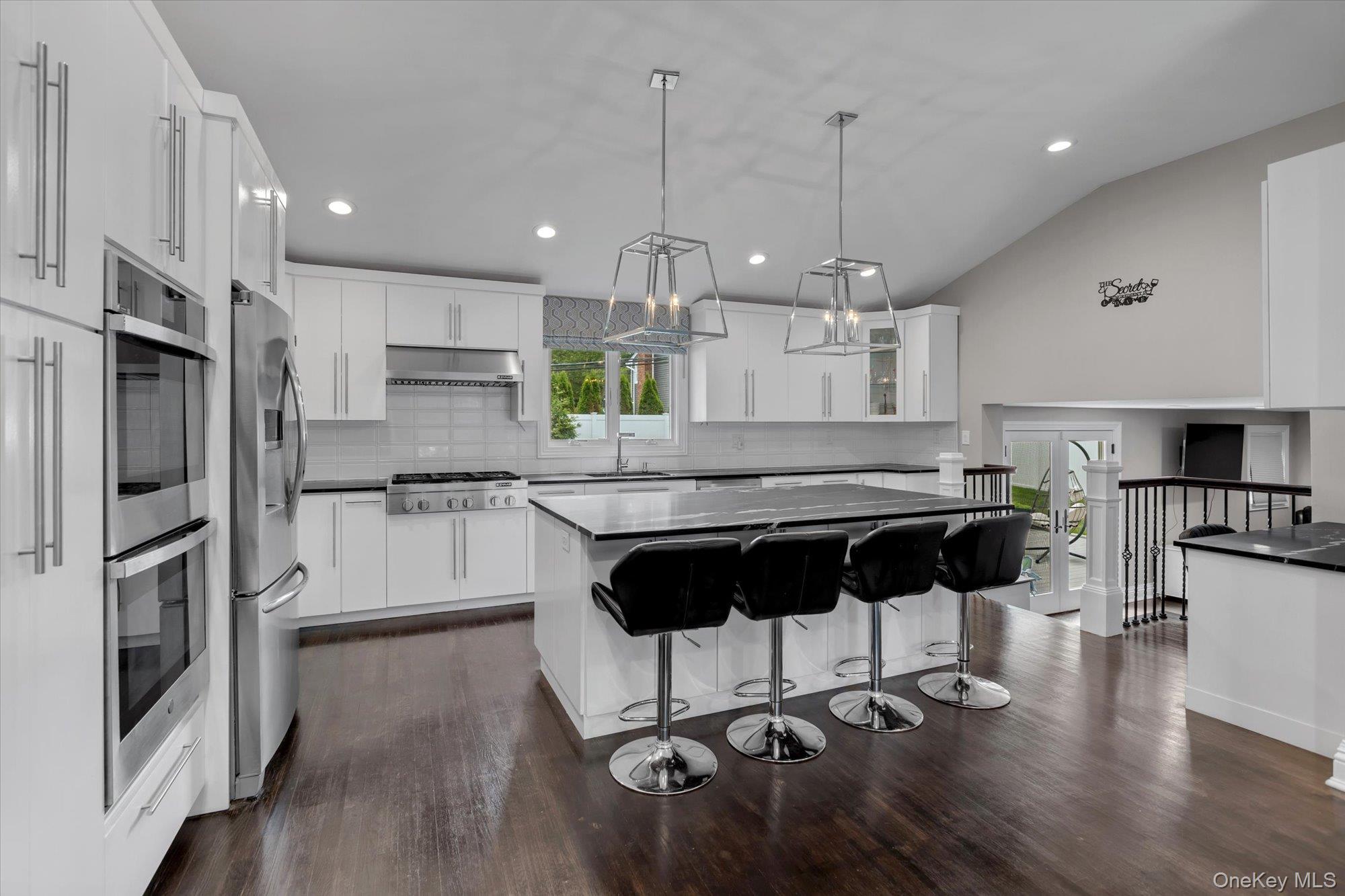 18 Catherwood Crescent, Melville, NY 11747