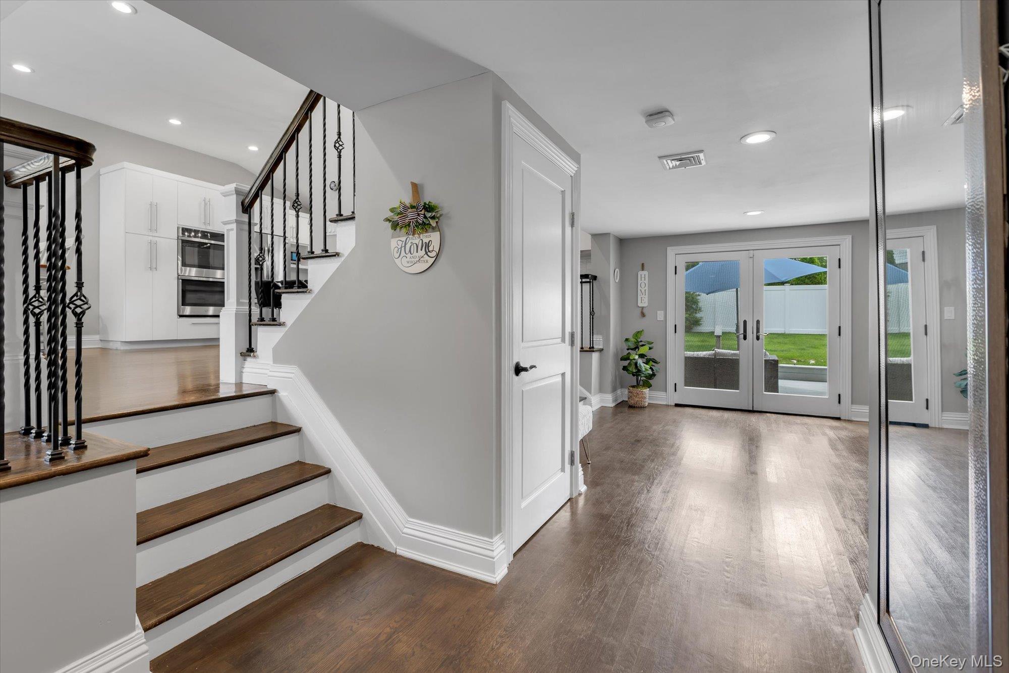 18 Catherwood Crescent, Melville, NY 11747