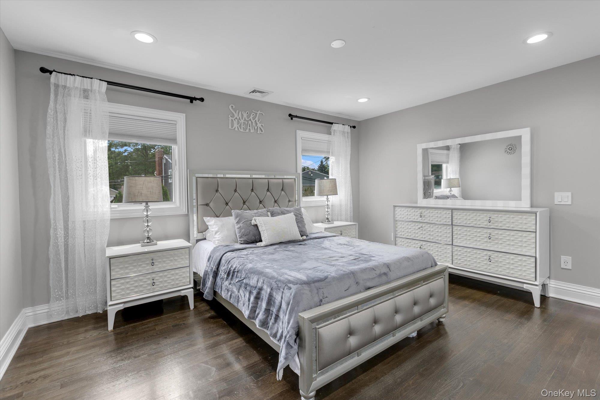 18 Catherwood Crescent, Melville, NY 11747