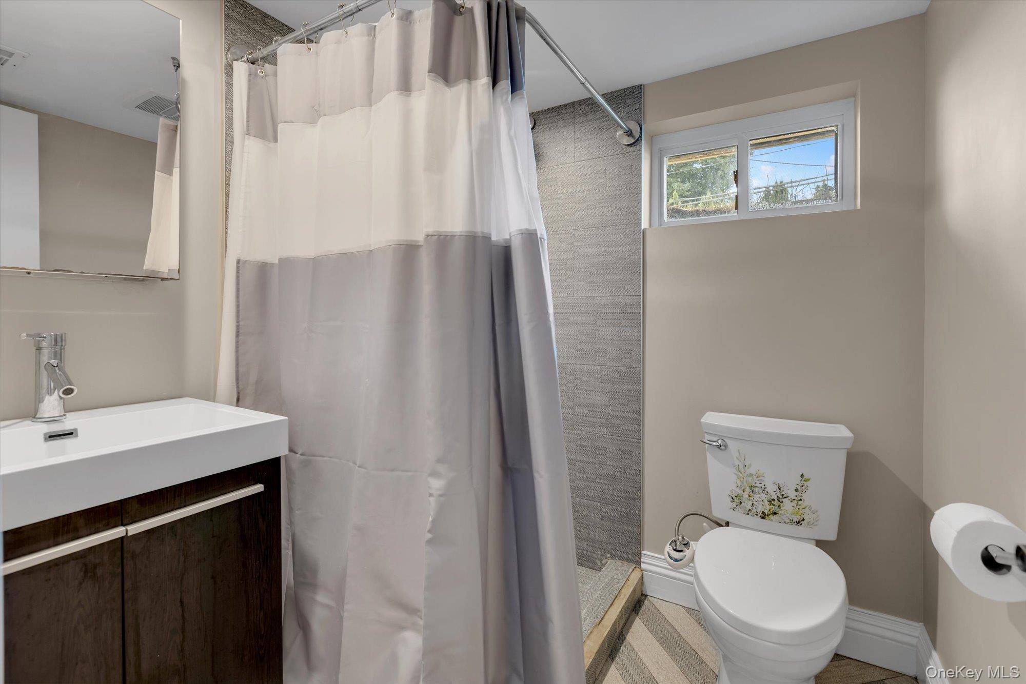 18 Catherwood Crescent, Melville, NY 11747