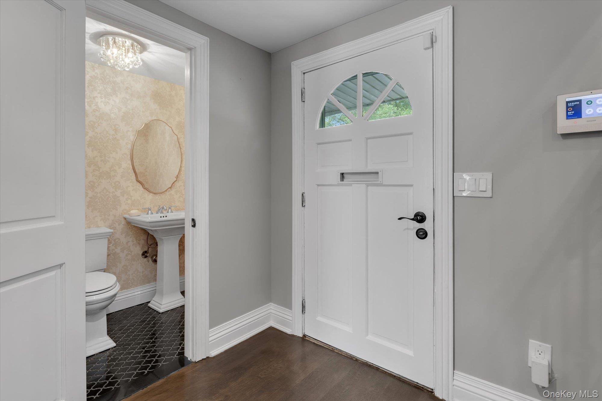 18 Catherwood Crescent, Melville, NY 11747