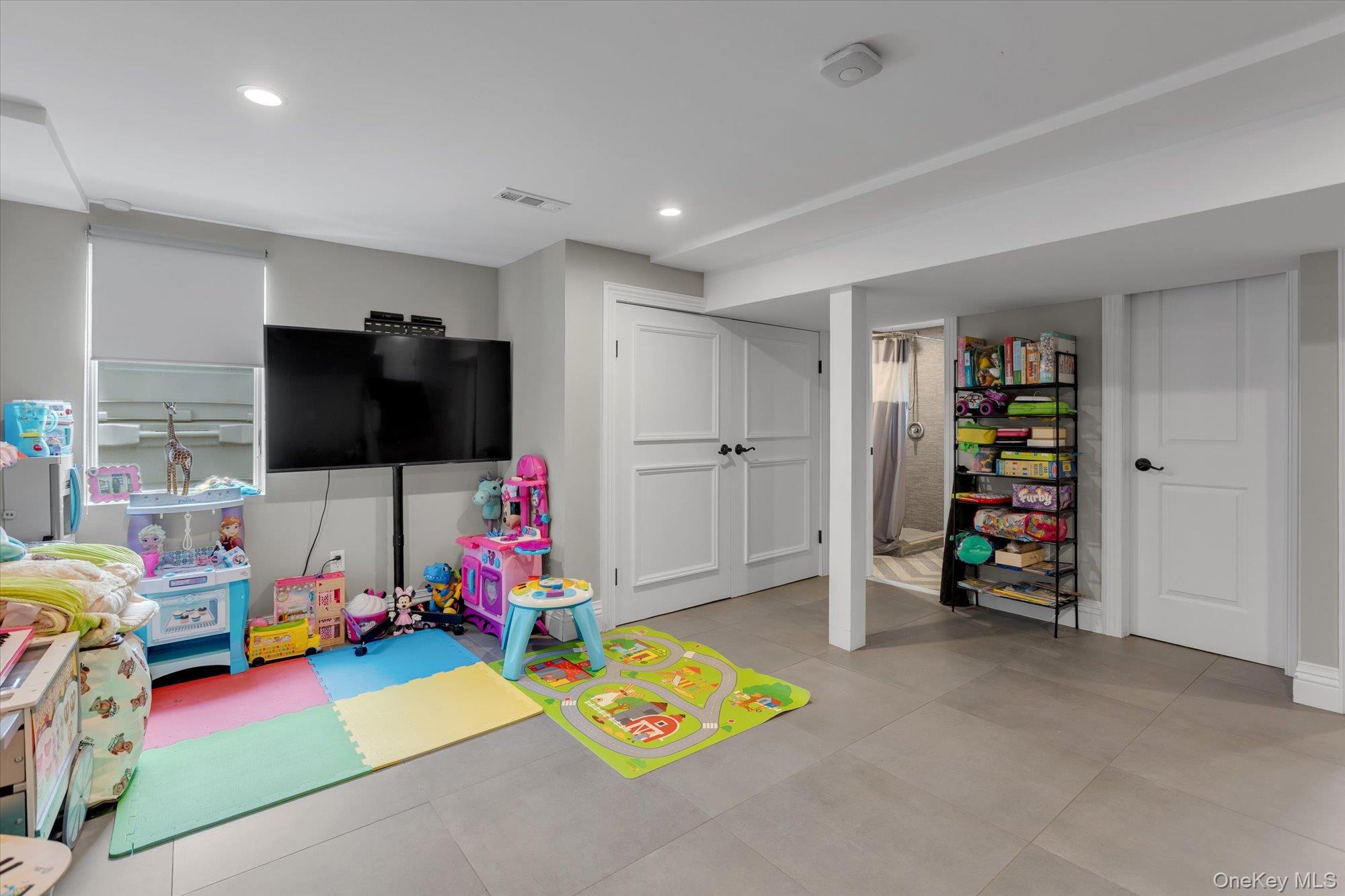 18 Catherwood Crescent, Melville, NY 11747