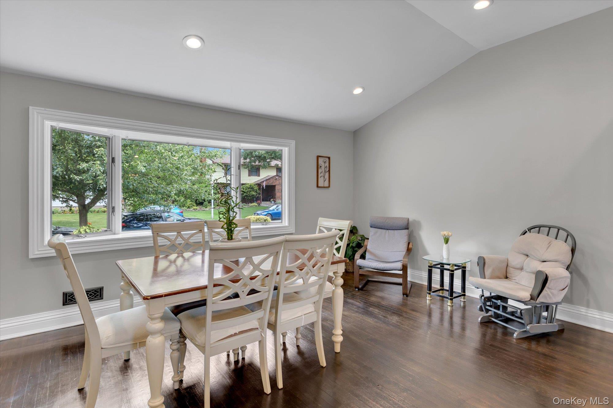 18 Catherwood Crescent, Melville, NY 11747