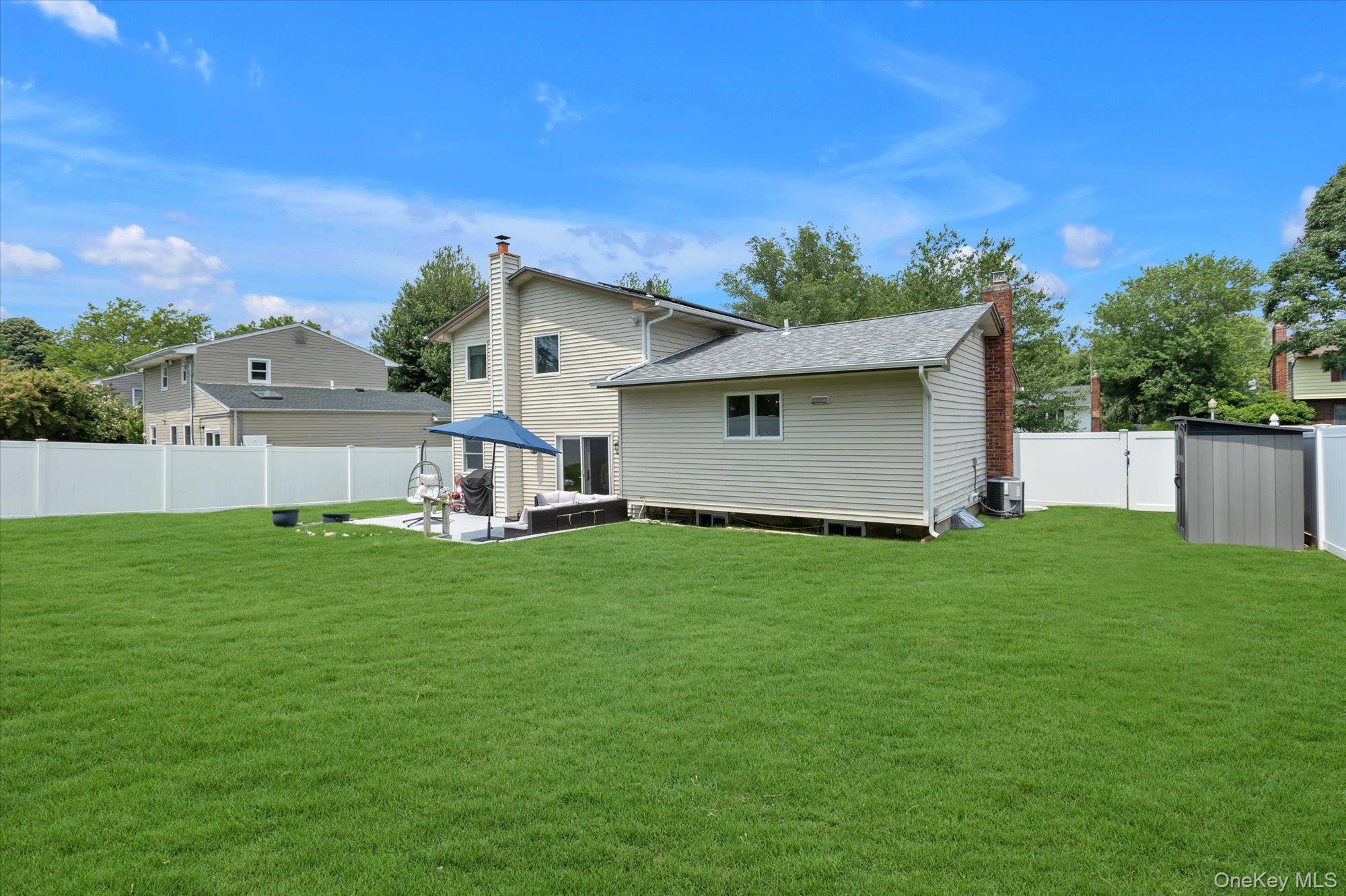 18 Catherwood Crescent, Melville, NY 11747