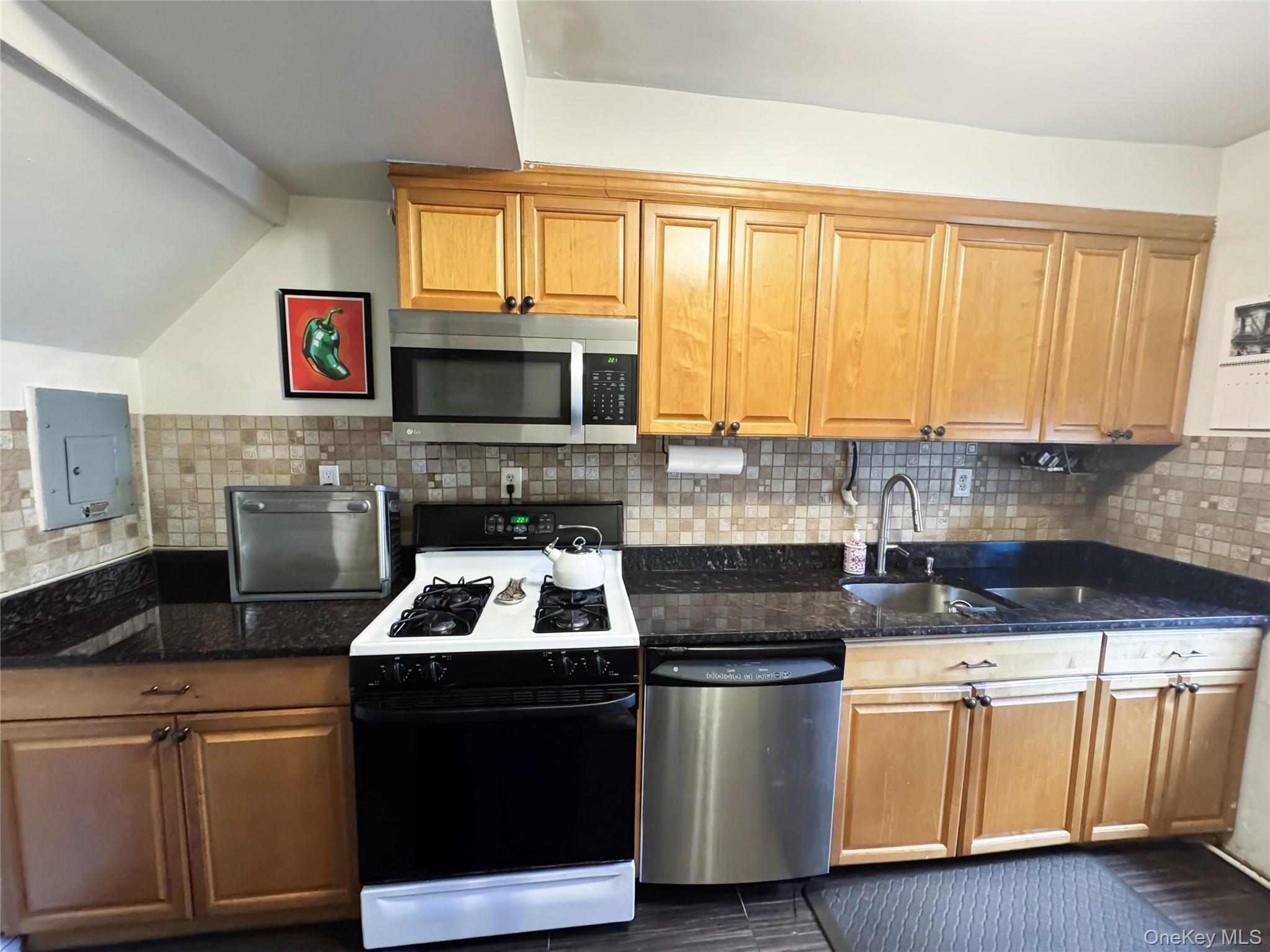 28-11 Ditmars Boulevard, Astoria, NY 11105