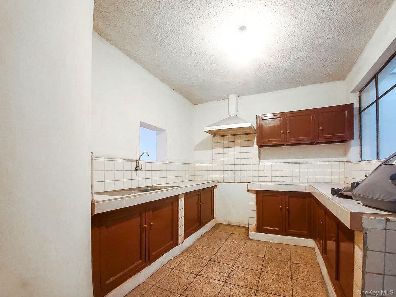 271 C. Escultor Ayabaca, Cuenca, Ecuador, Other 010208