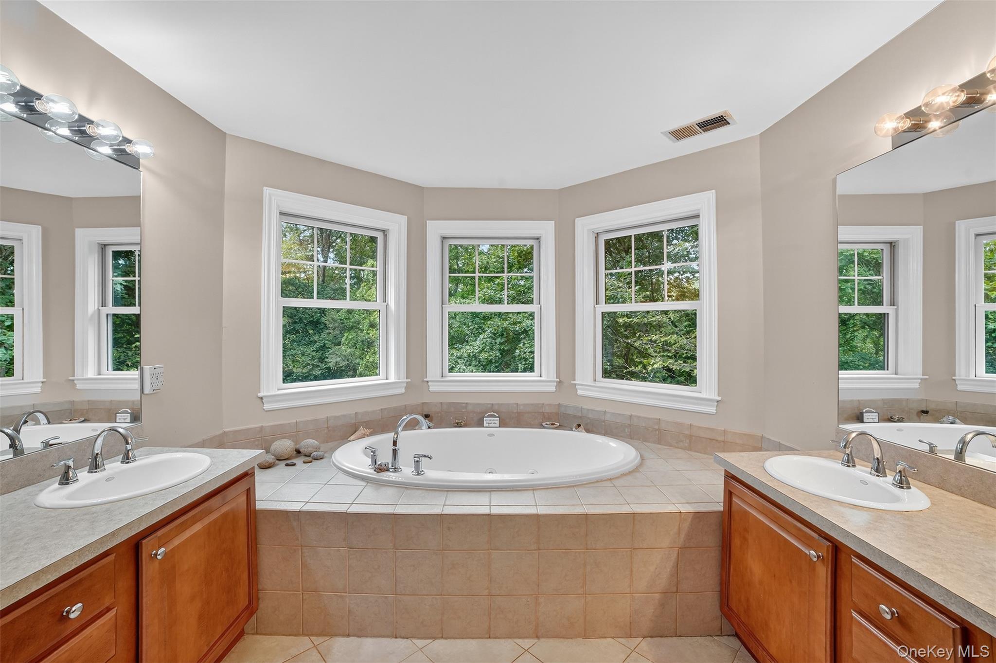 11 Flanders Lane, Cortlandt Manor, NY 10567