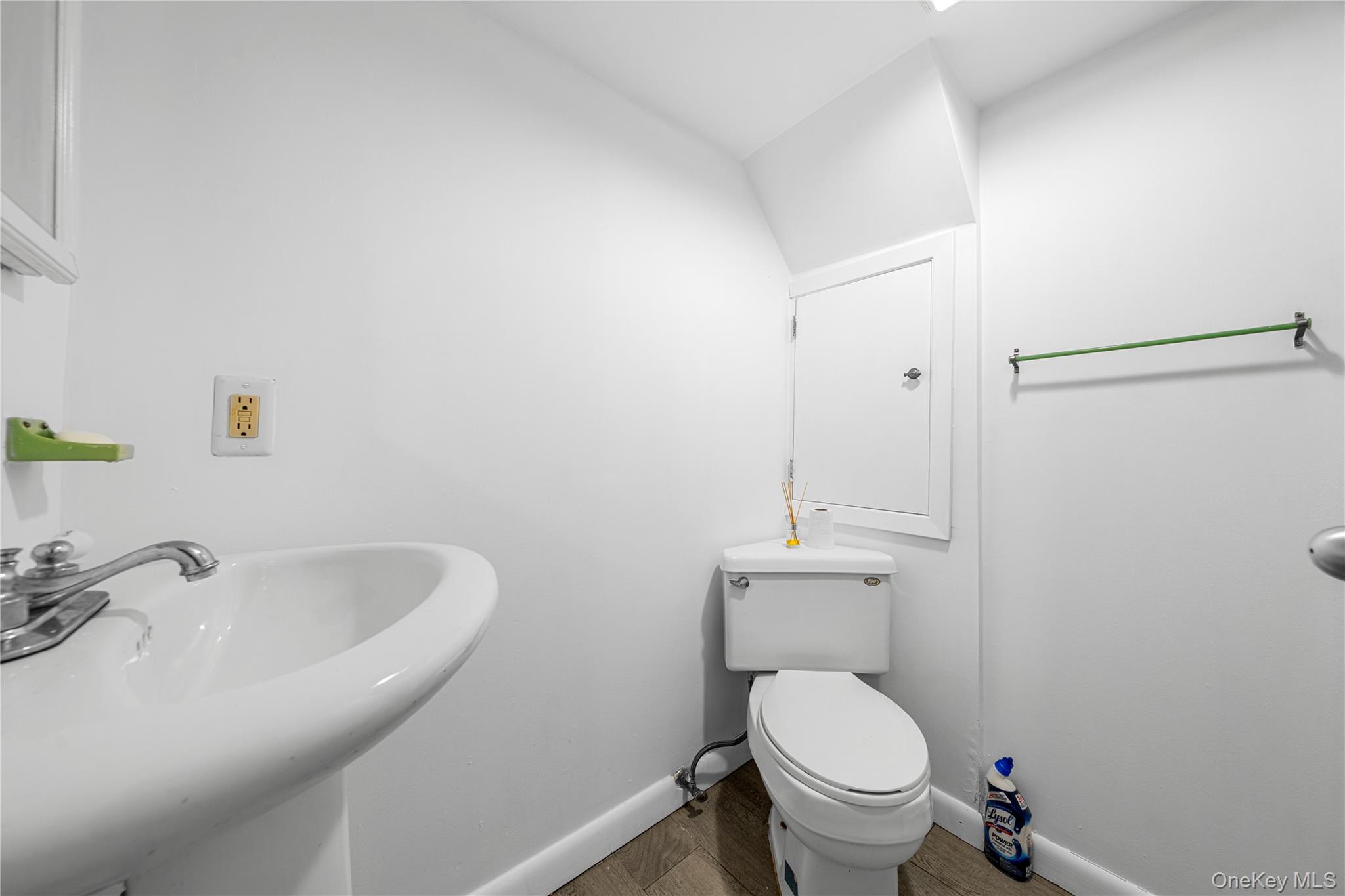 47 Stratford Road, West Hempstead, NY 11552