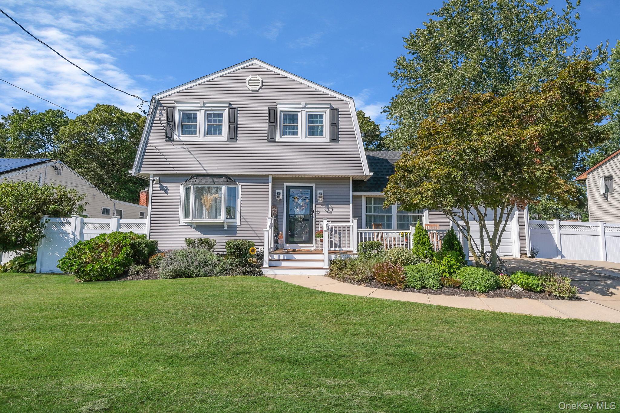 41 Hy Place, Lake Grove, NY 11755