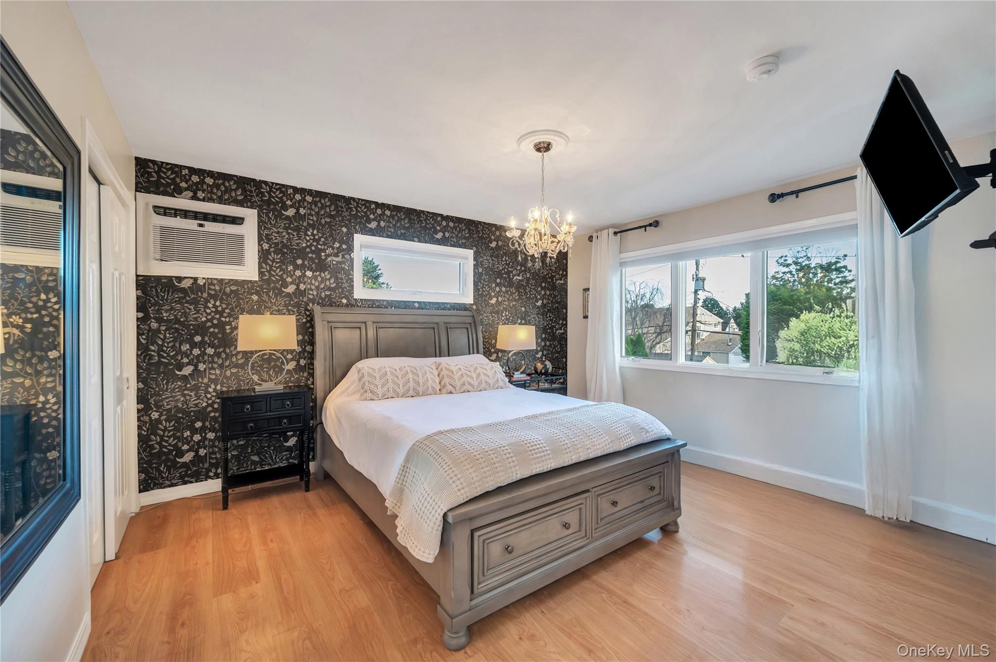 99 Lantern Road, Hicksville, NY 11801