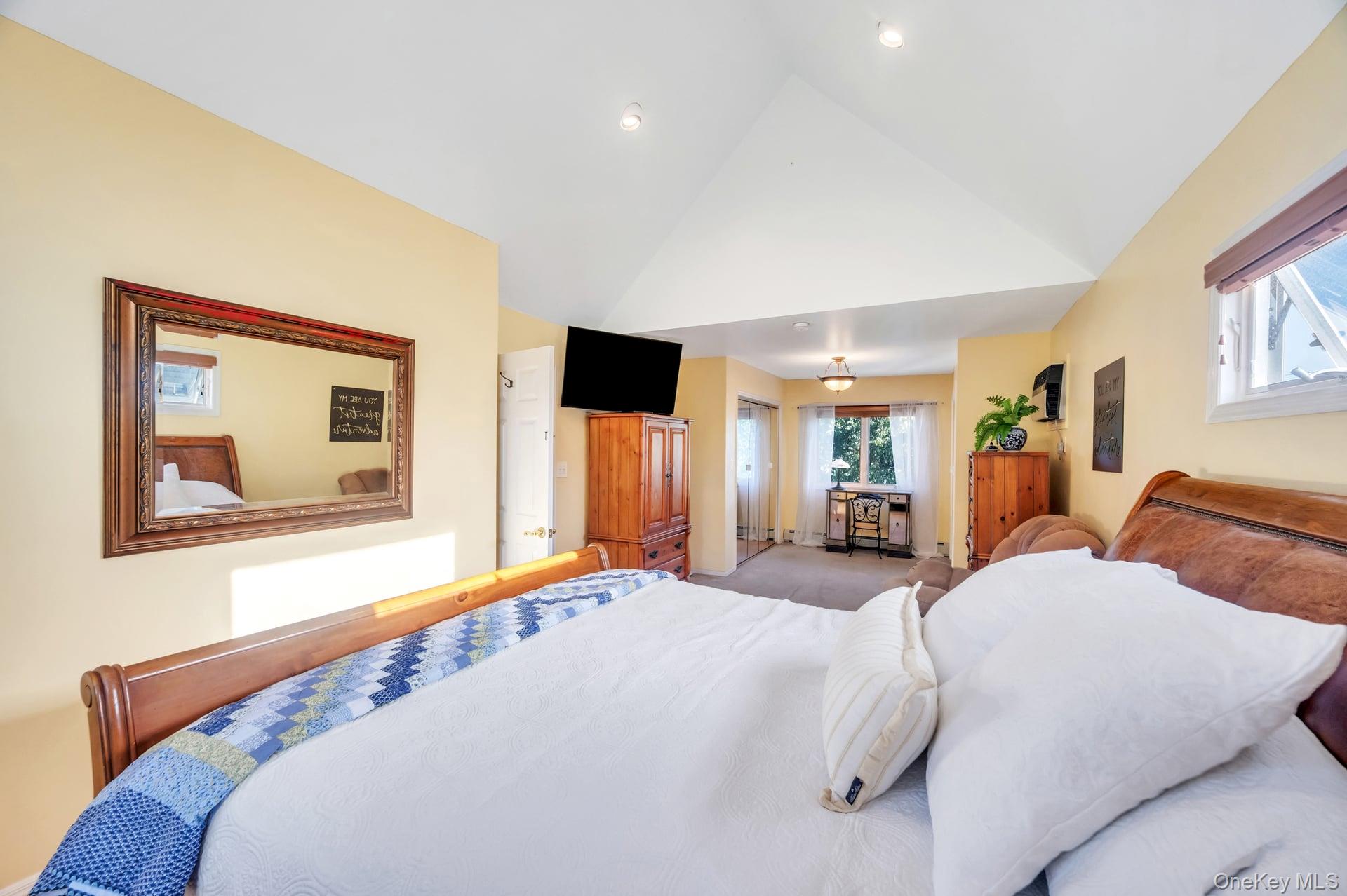 99 Lantern Road, Hicksville, NY 11801