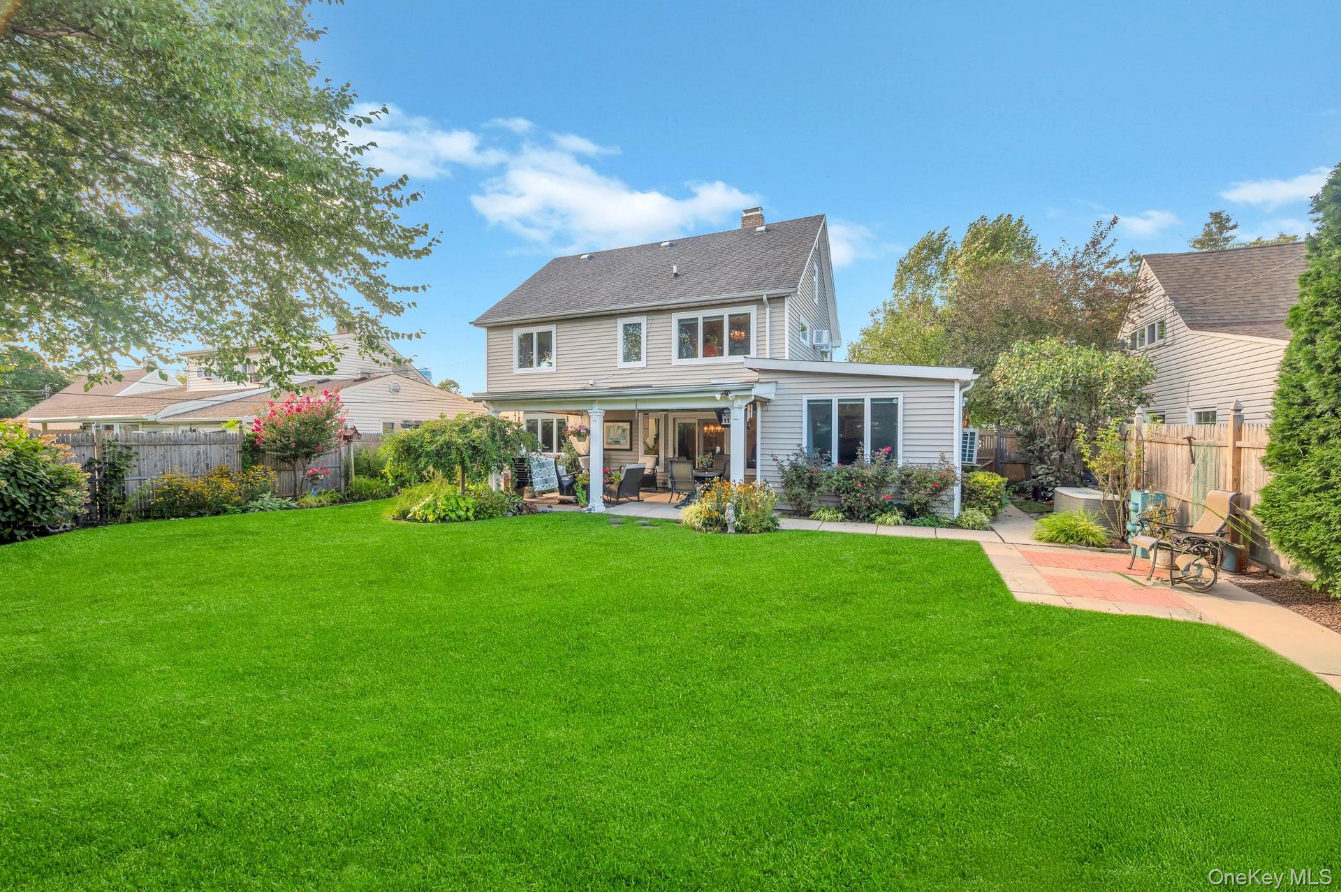 99 Lantern Road, Hicksville, NY 11801