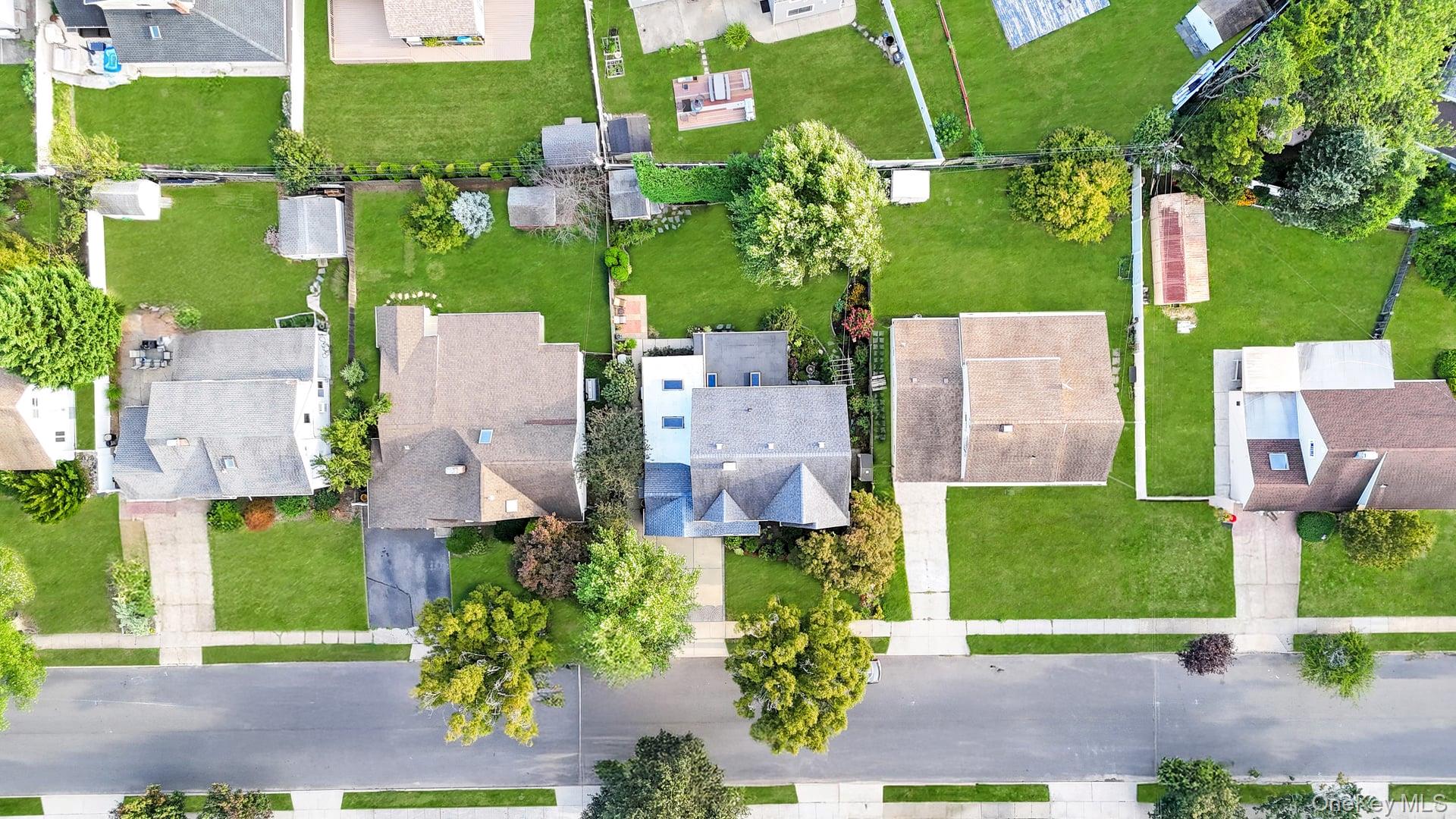 99 Lantern Road, Hicksville, NY 11801