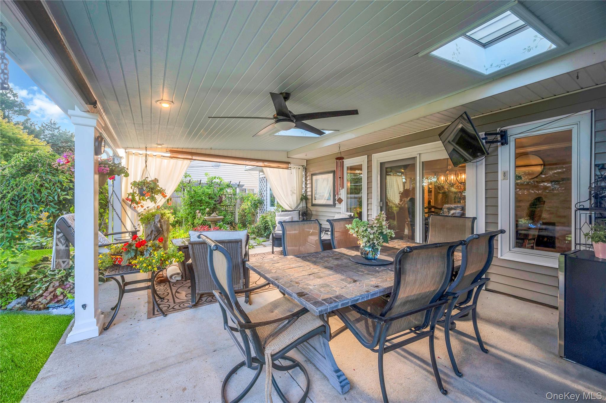 99 Lantern Road, Hicksville, NY 11801