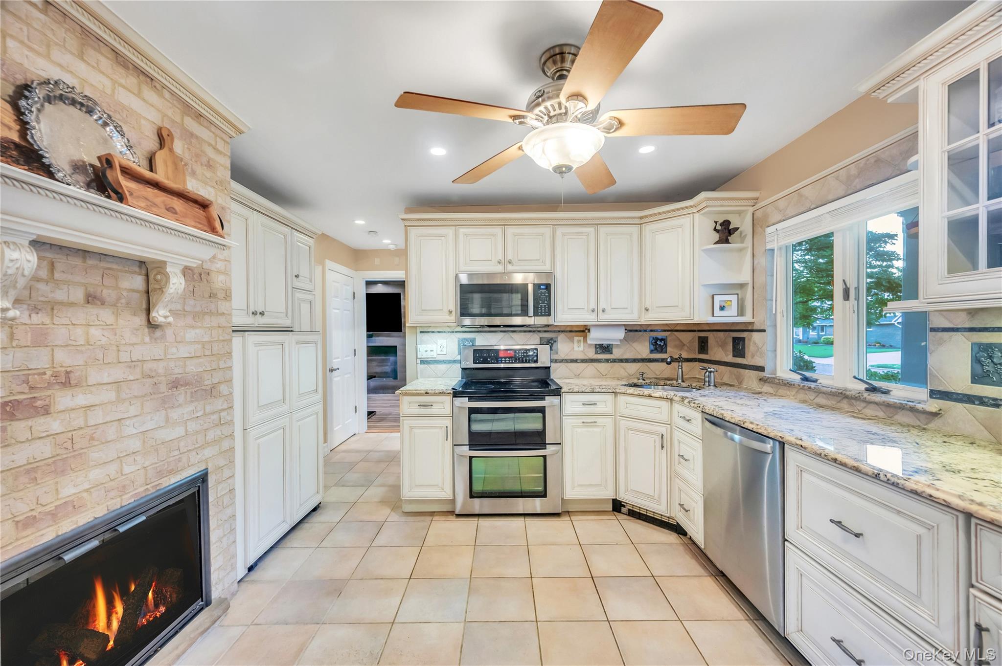 99 Lantern Road, Hicksville, NY 11801