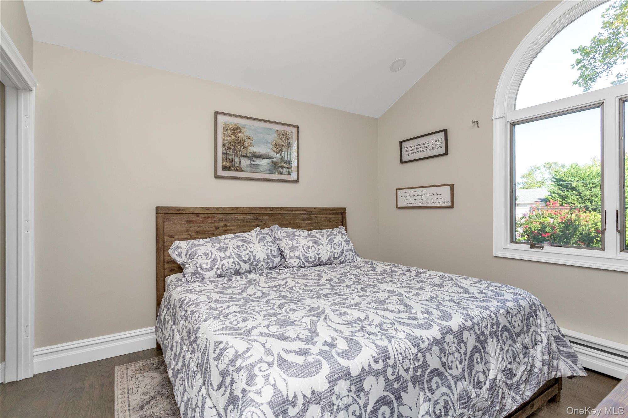 6 Fairview Road W, Massapequa, NY 11758