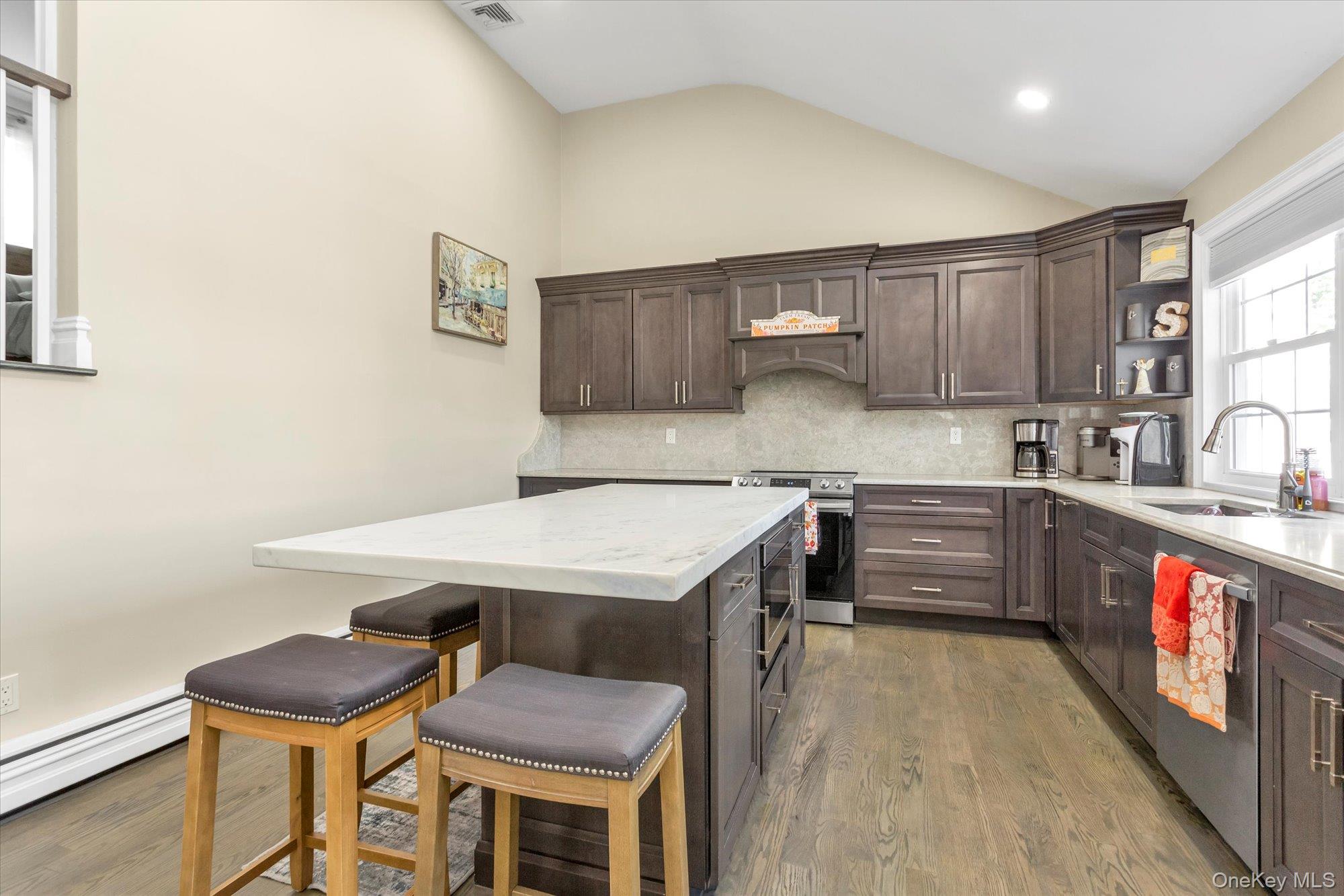 6 Fairview Road W, Massapequa, NY 11758