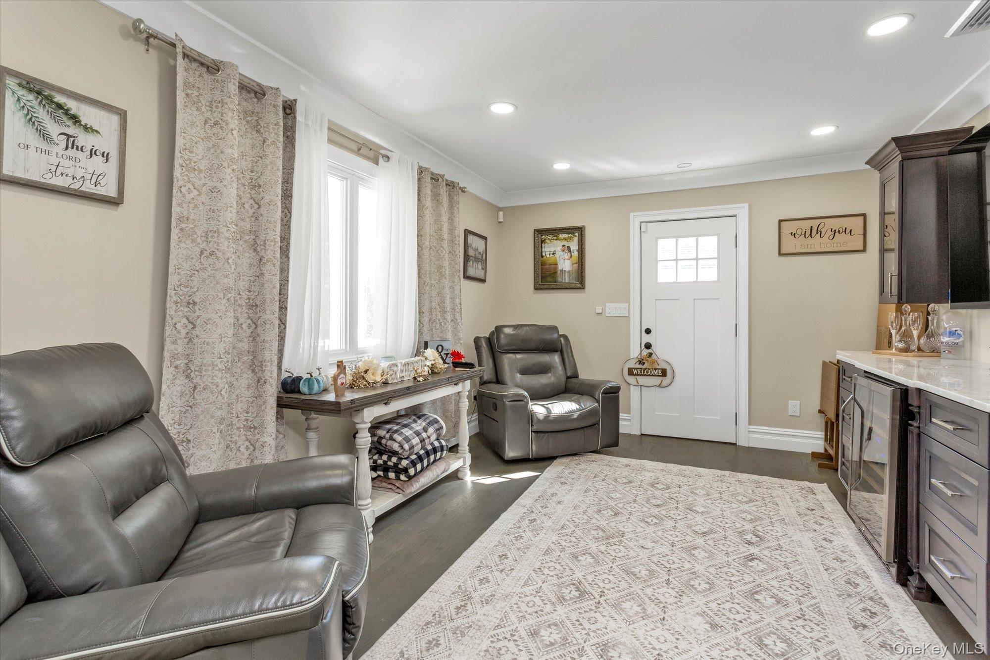 6 Fairview Road W, Massapequa, NY 11758