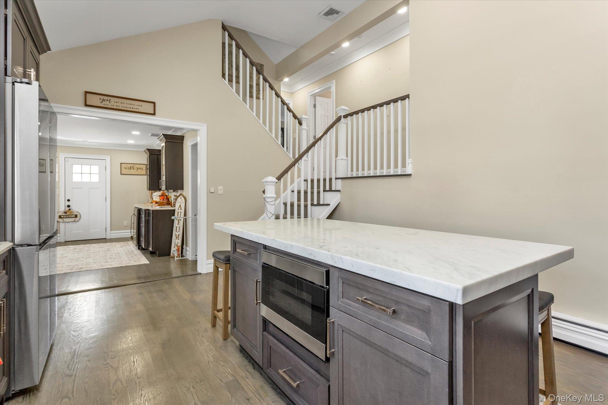 6 Fairview Road W, Massapequa, NY 11758