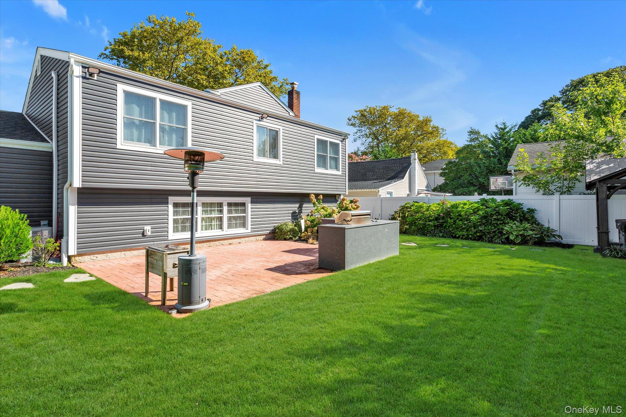 6 Fairview Road W, Massapequa, NY 11758