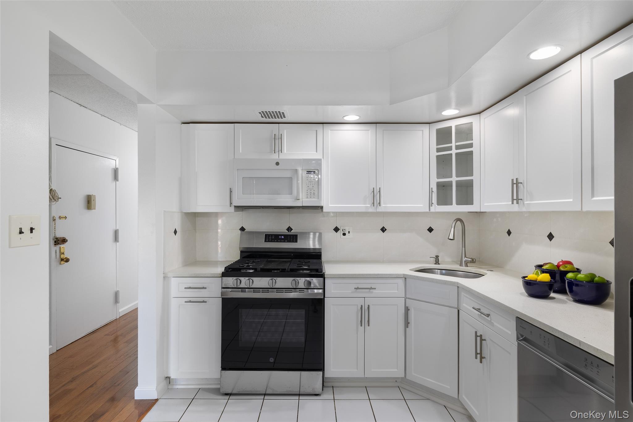 7111 Sutton Place # 3, Fresh Meadows, NY 11365