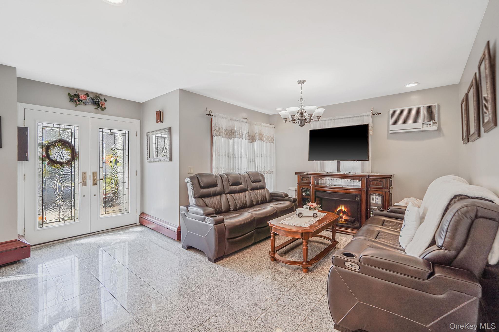 1022 Rosegold Street, Franklin Square, NY 11010