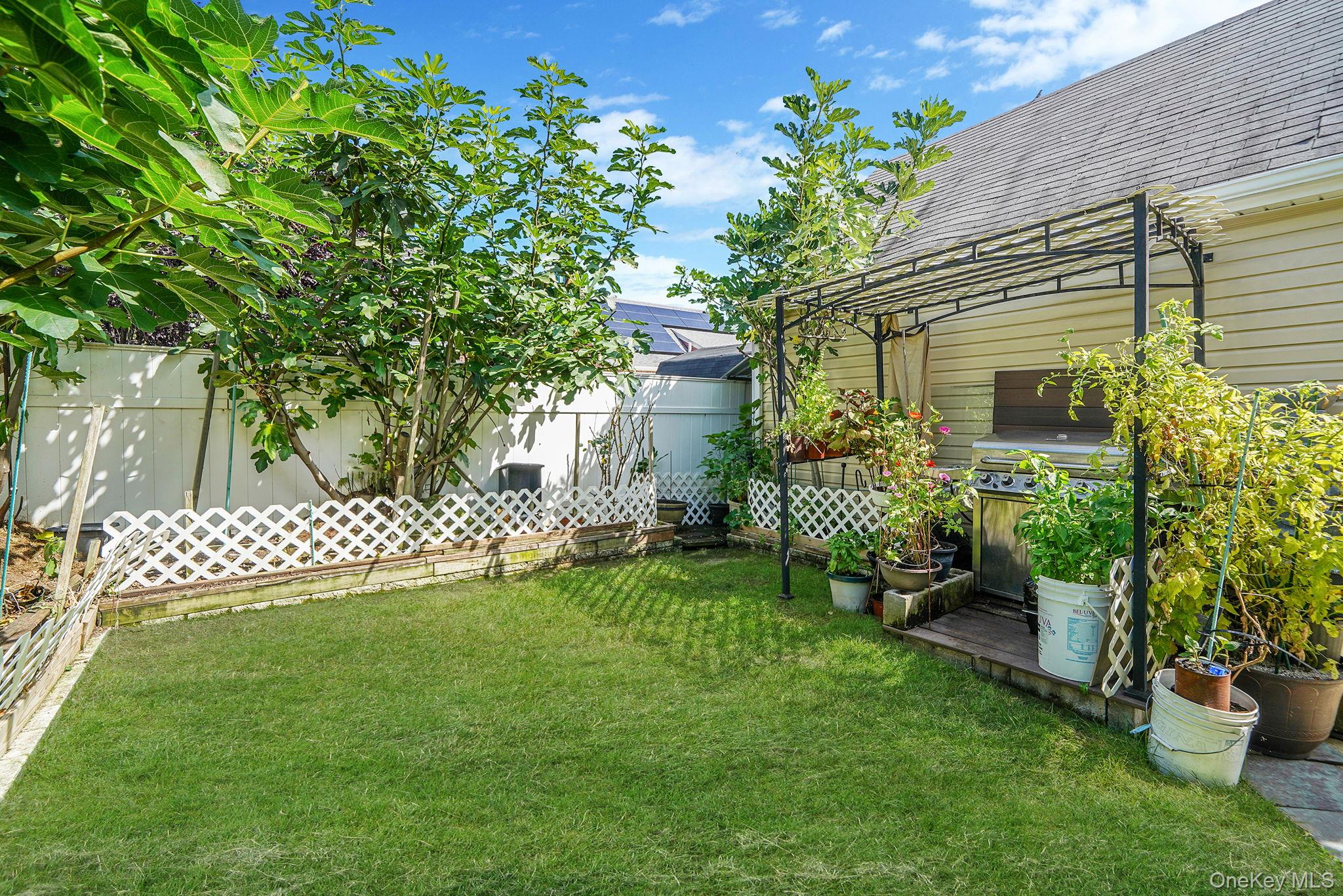 1022 Rosegold Street, Franklin Square, NY 11010