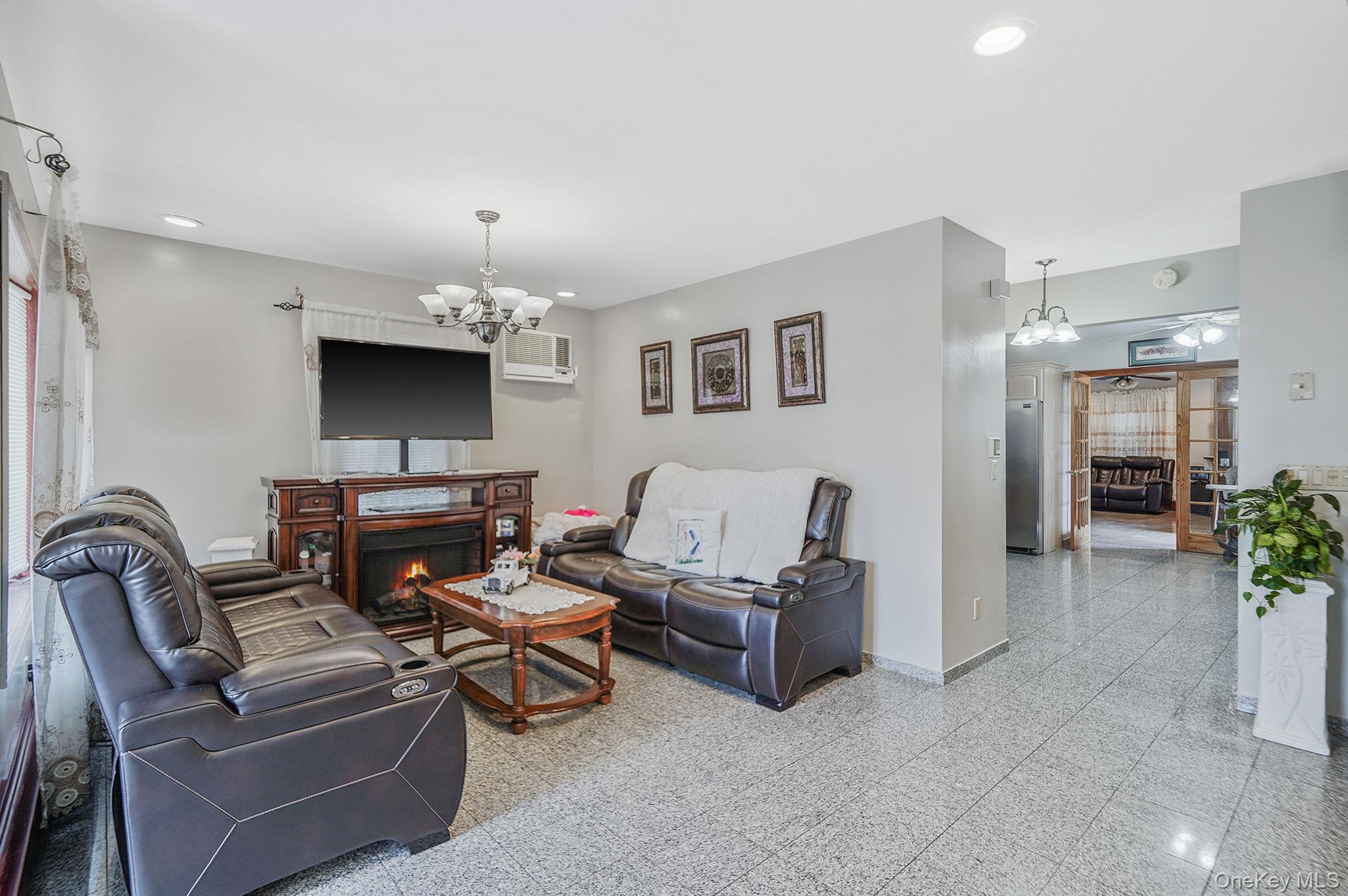 1022 Rosegold Street, Franklin Square, NY 11010