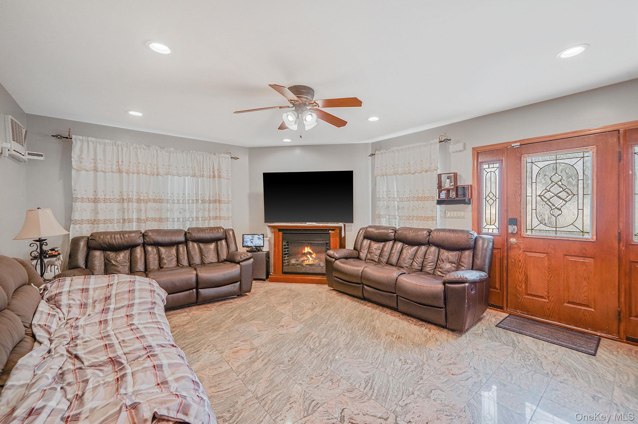 1022 Rosegold Street, Franklin Square, NY 11010