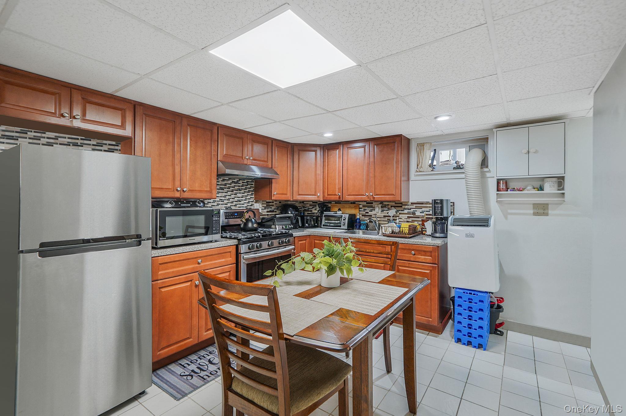 1022 Rosegold Street, Franklin Square, NY 11010