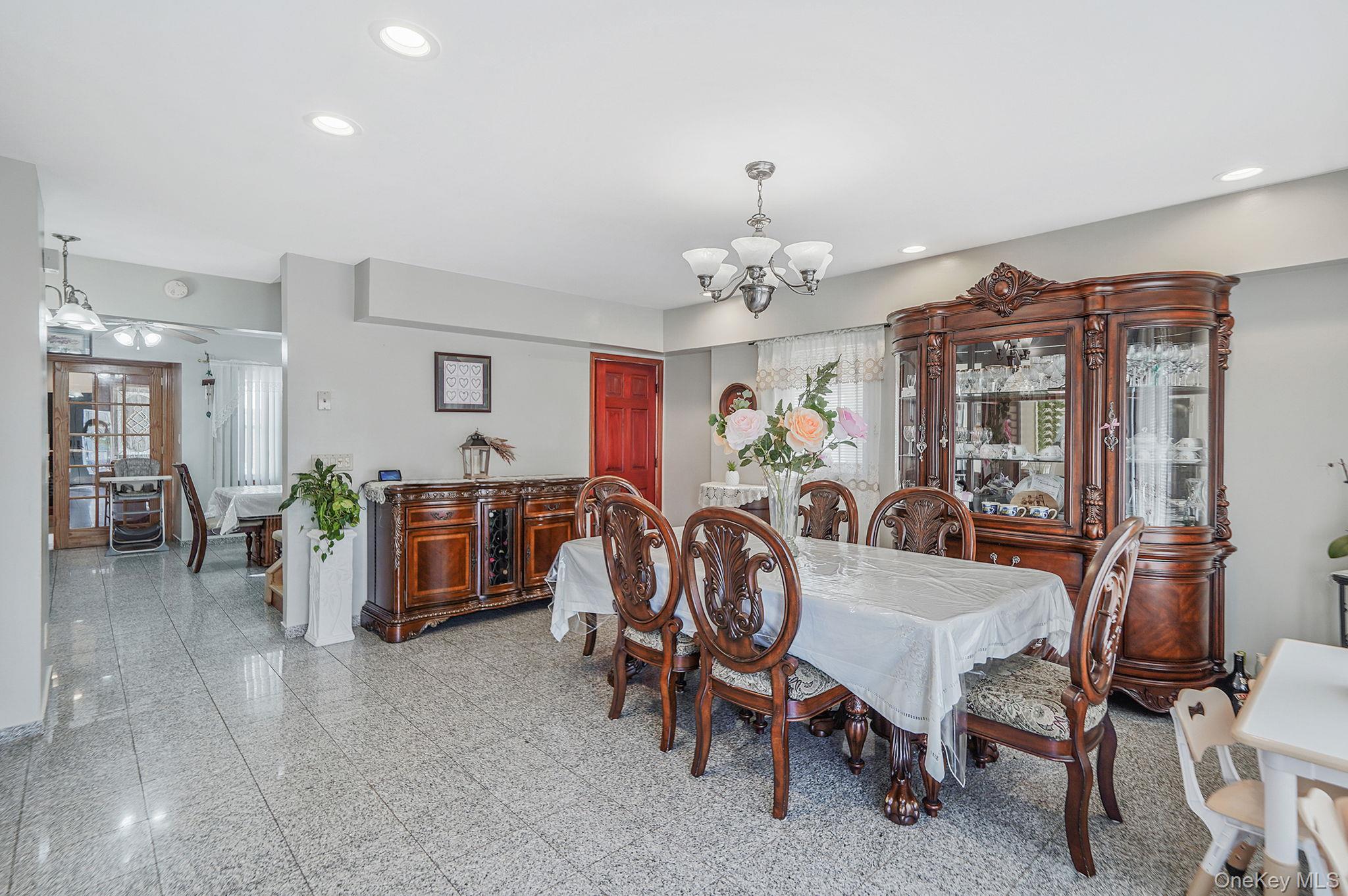 1022 Rosegold Street, Franklin Square, NY 11010