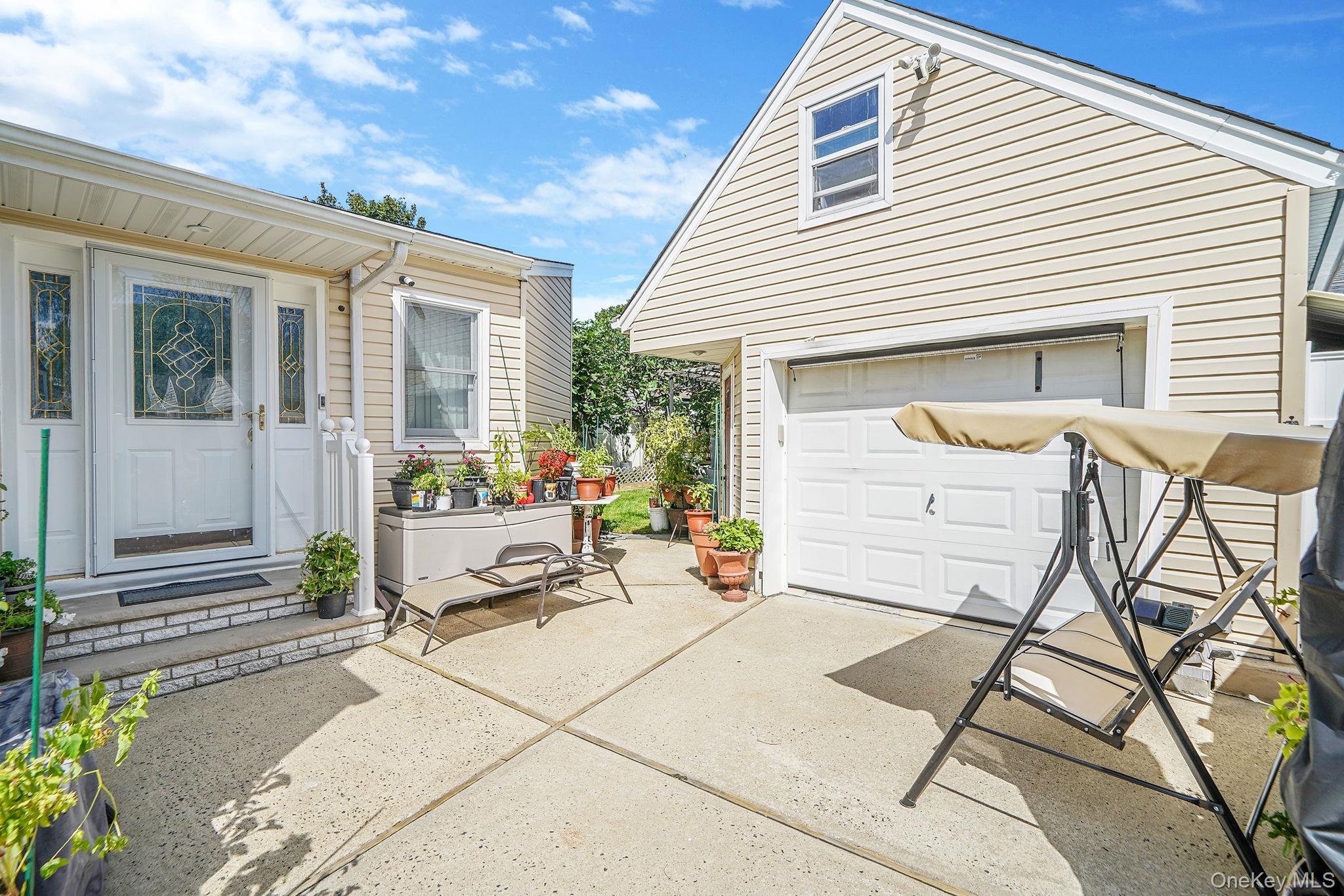 1022 Rosegold Street, Franklin Square, NY 11010