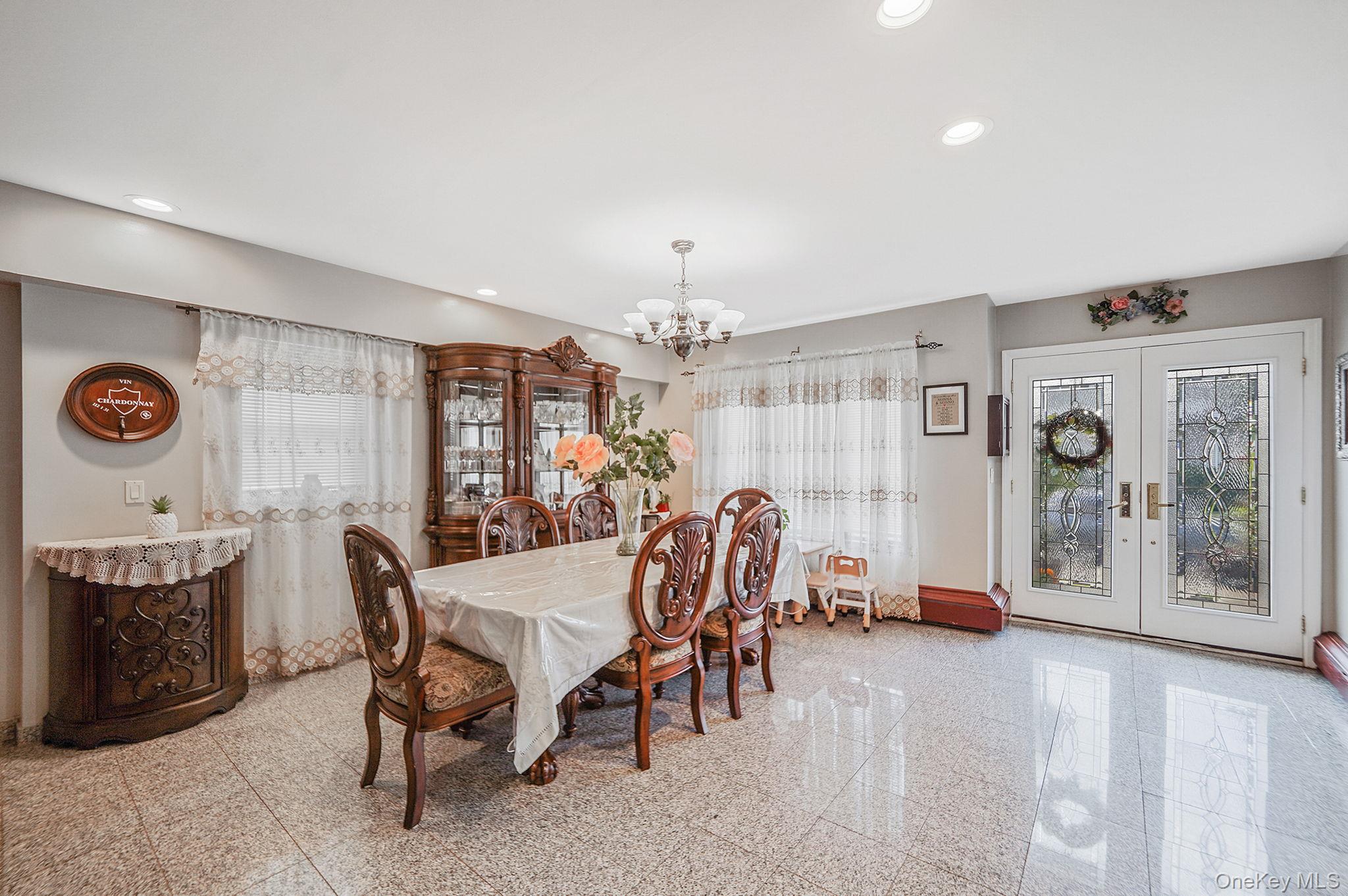 1022 Rosegold Street, Franklin Square, NY 11010