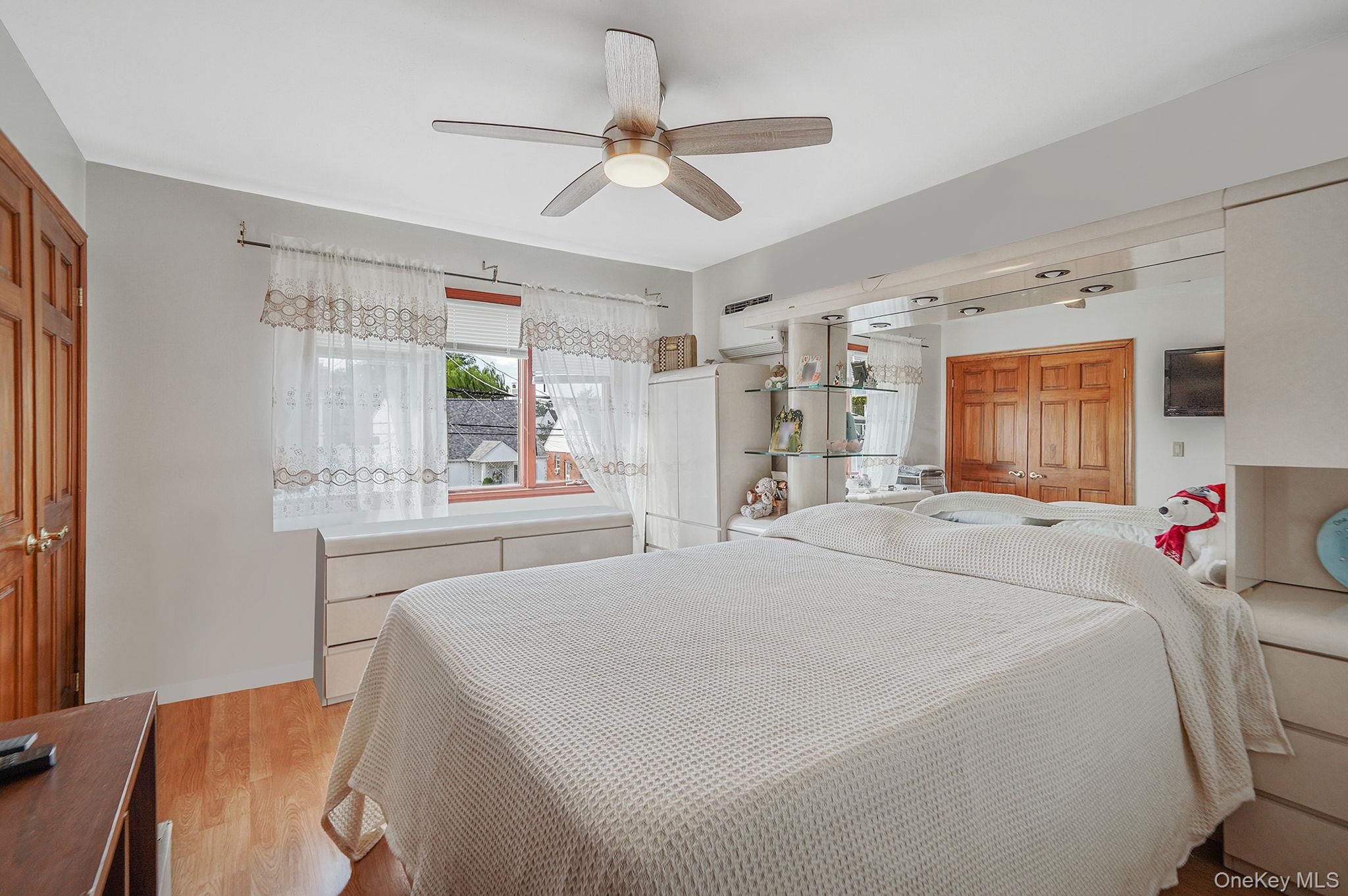 1022 Rosegold Street, Franklin Square, NY 11010