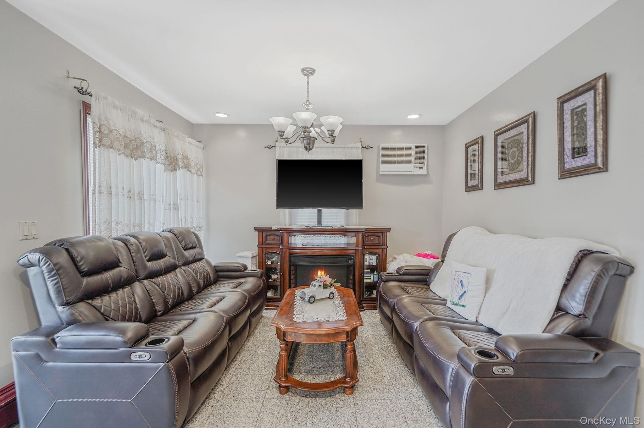 1022 Rosegold Street, Franklin Square, NY 11010