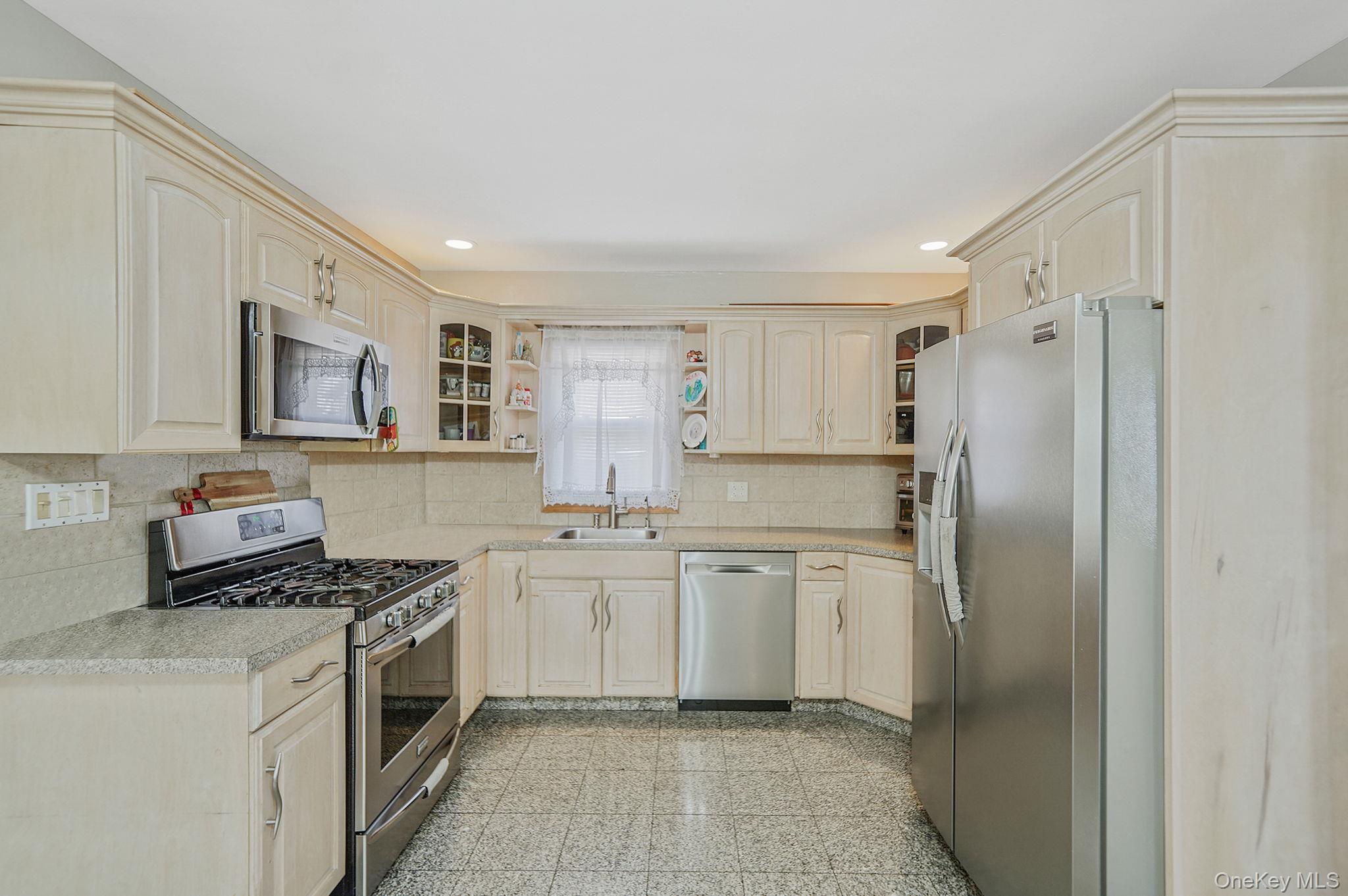 1022 Rosegold Street, Franklin Square, NY 11010