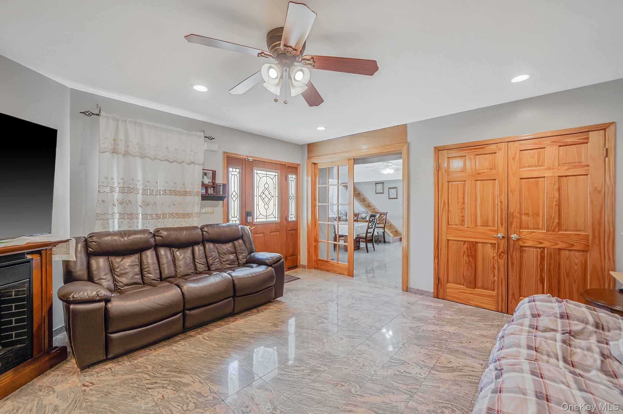 1022 Rosegold Street, Franklin Square, NY 11010