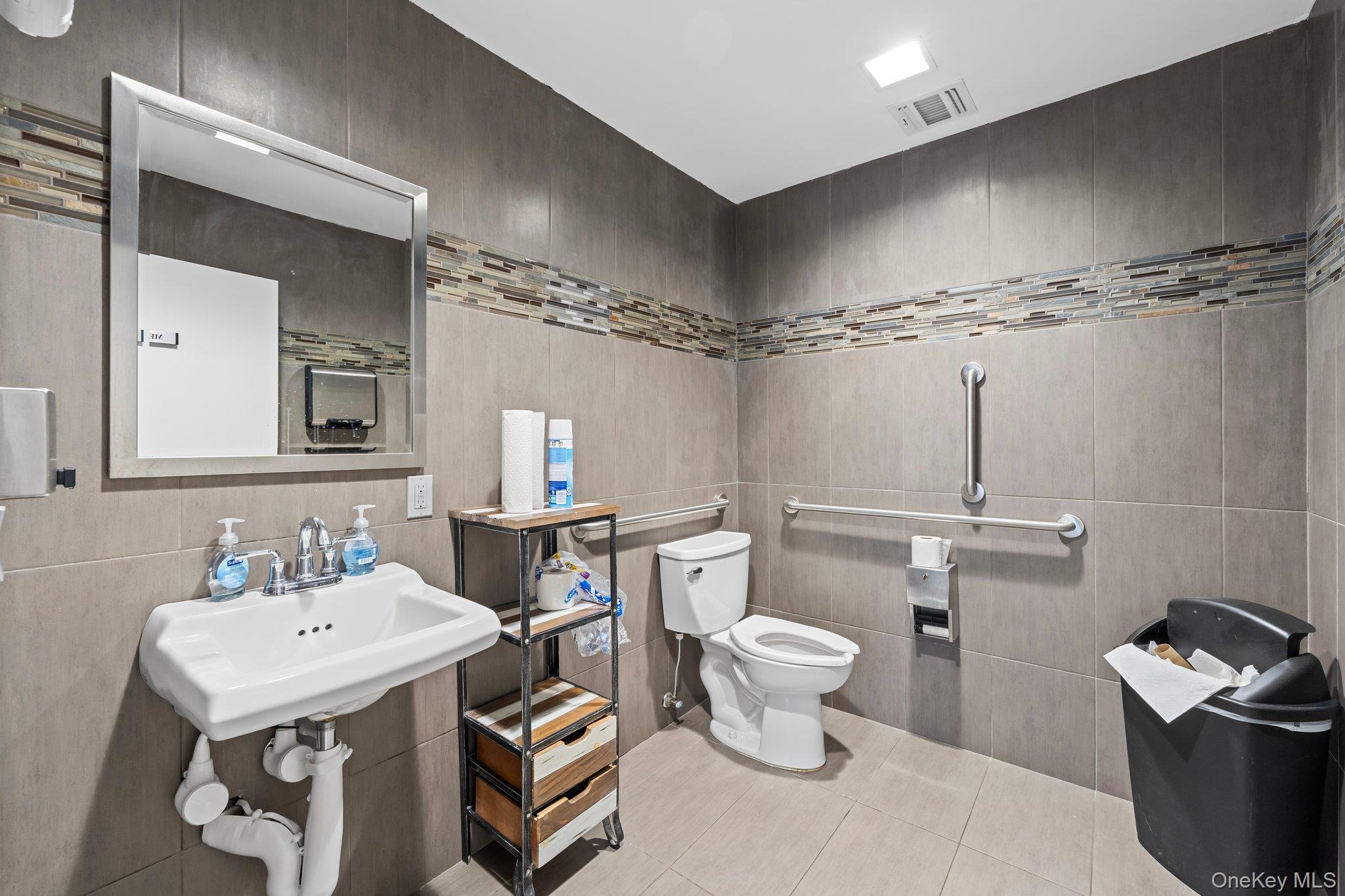 551 North Country Road, Saint James, NY 11780