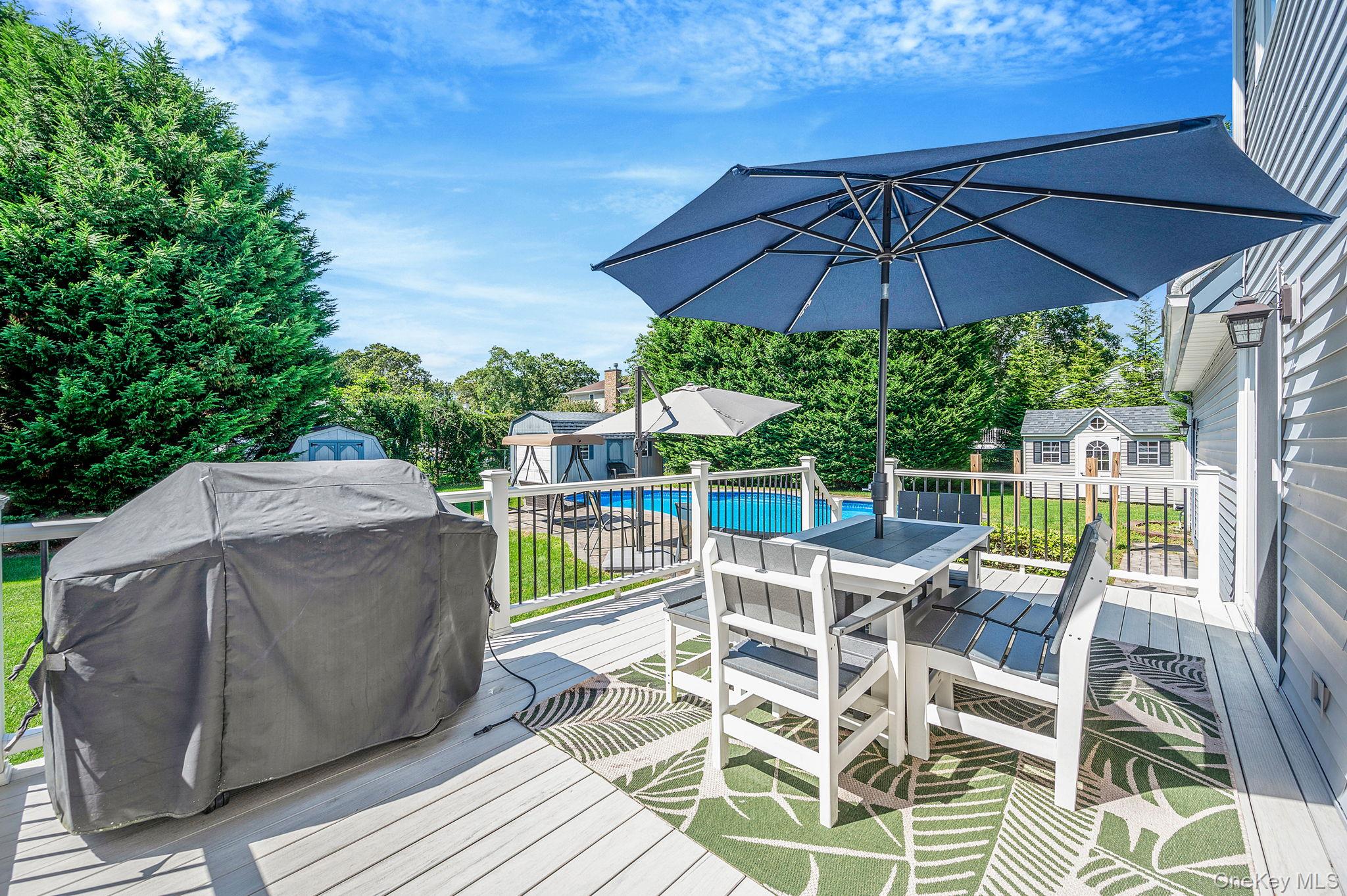 8 Paynes Lane, East Quogue, NY 11942