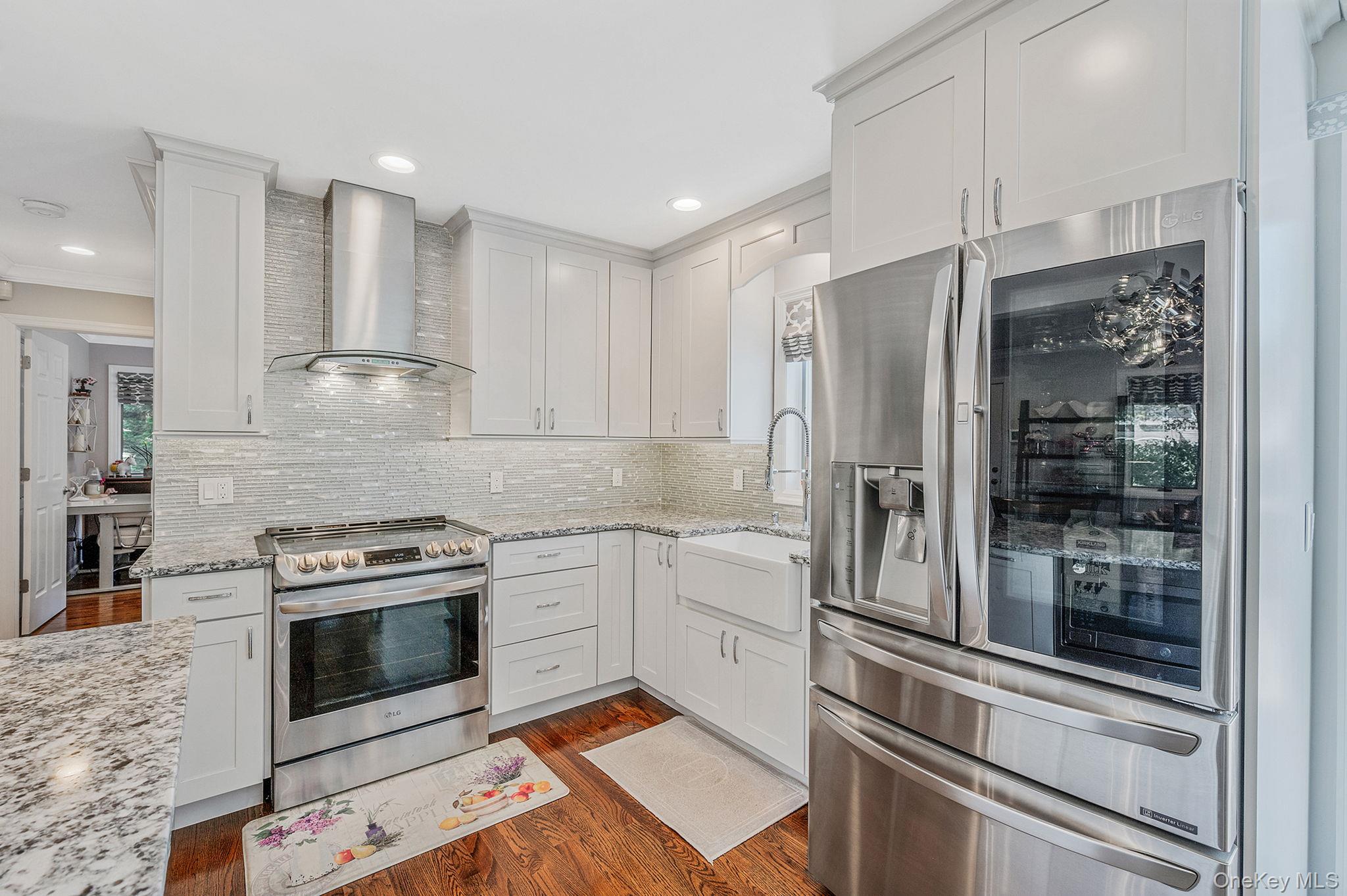 8 Paynes Lane, East Quogue, NY 11942