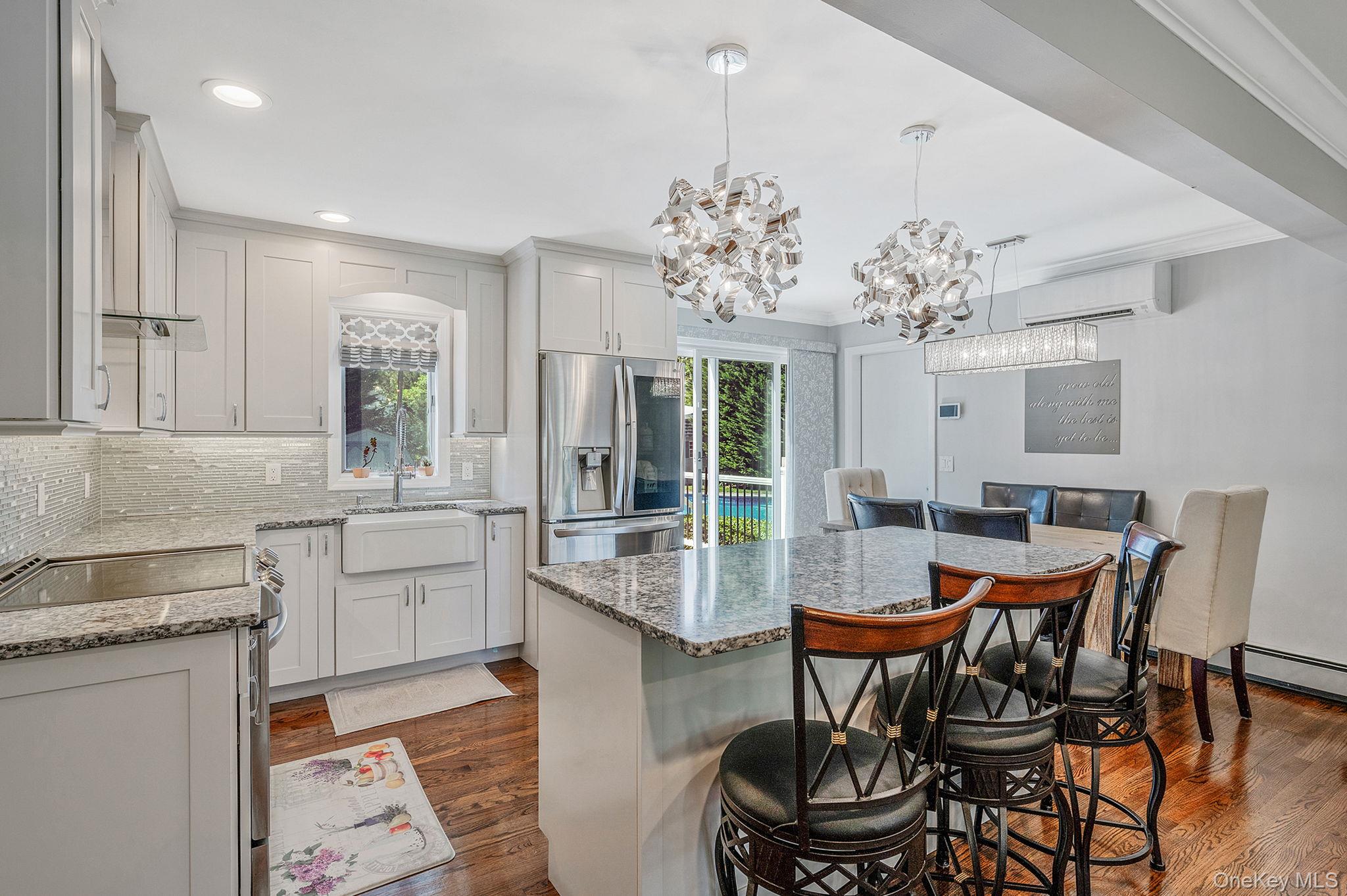 8 Paynes Lane, East Quogue, NY 11942